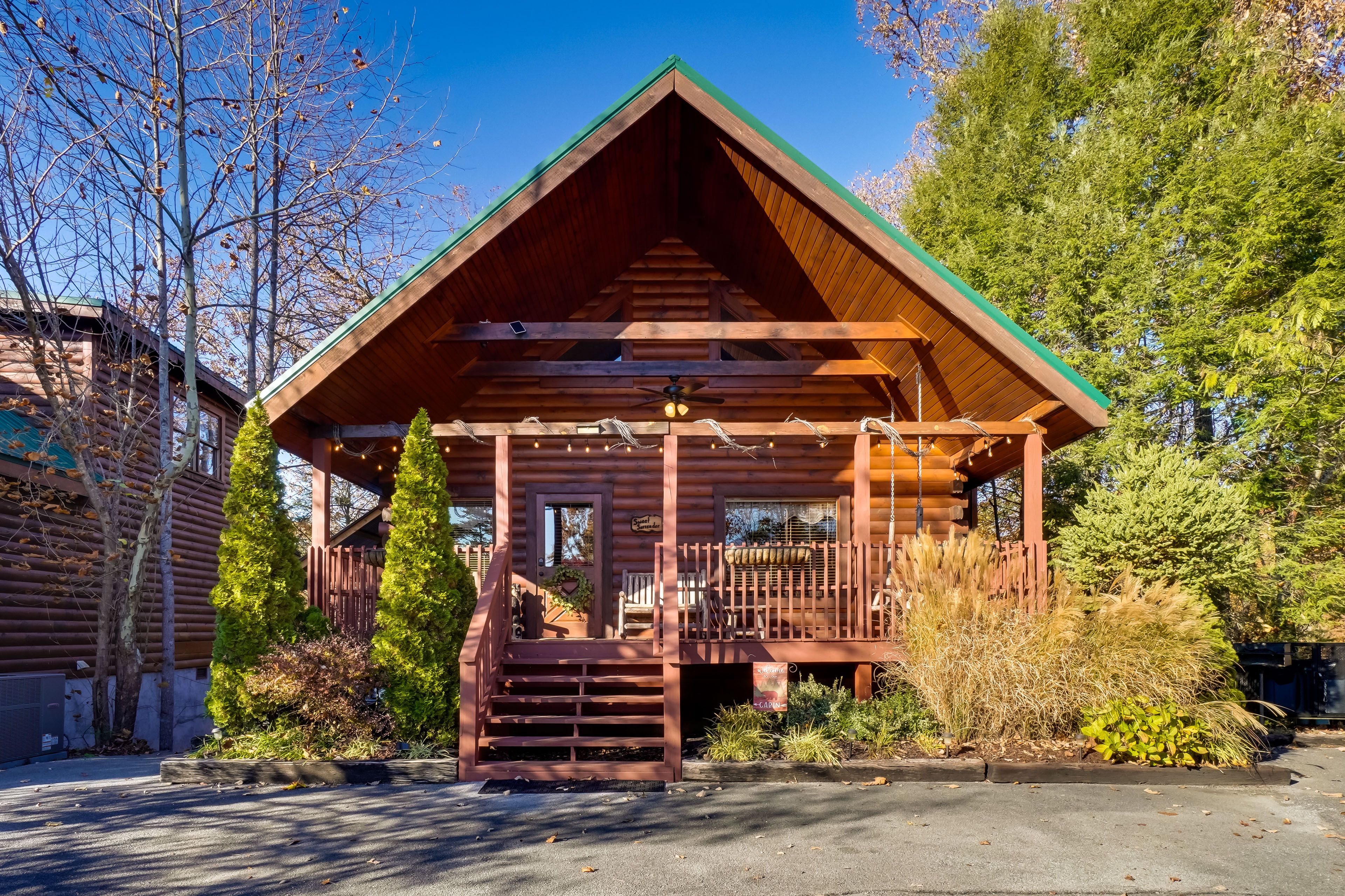 Gatlinburg Vacation Rental | 2BR | 2BA | 1,100 Sq Ft | 7 Steps Required
