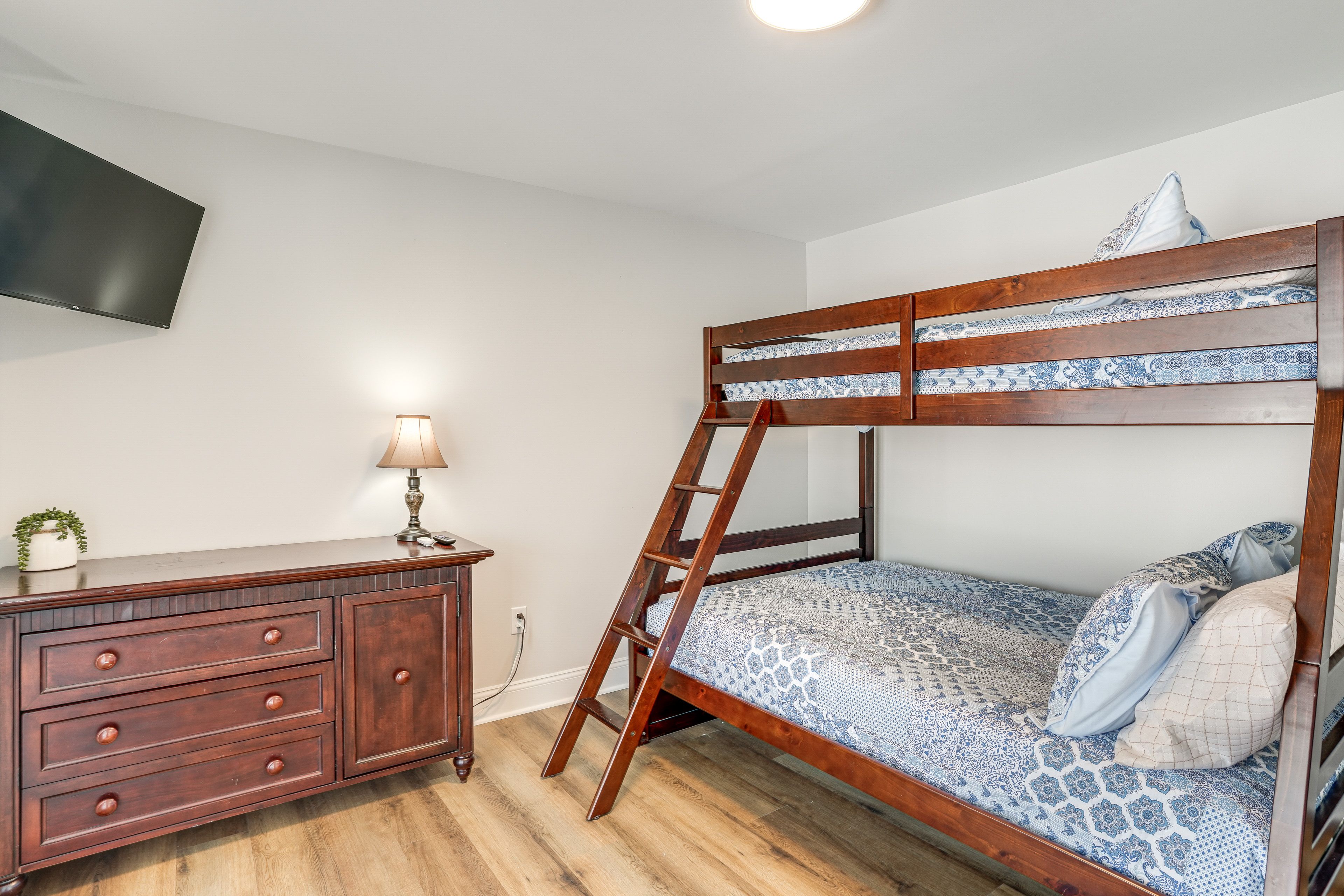 Bedroom 2 | Upper Level | Bunk Bed (Twin/Full)