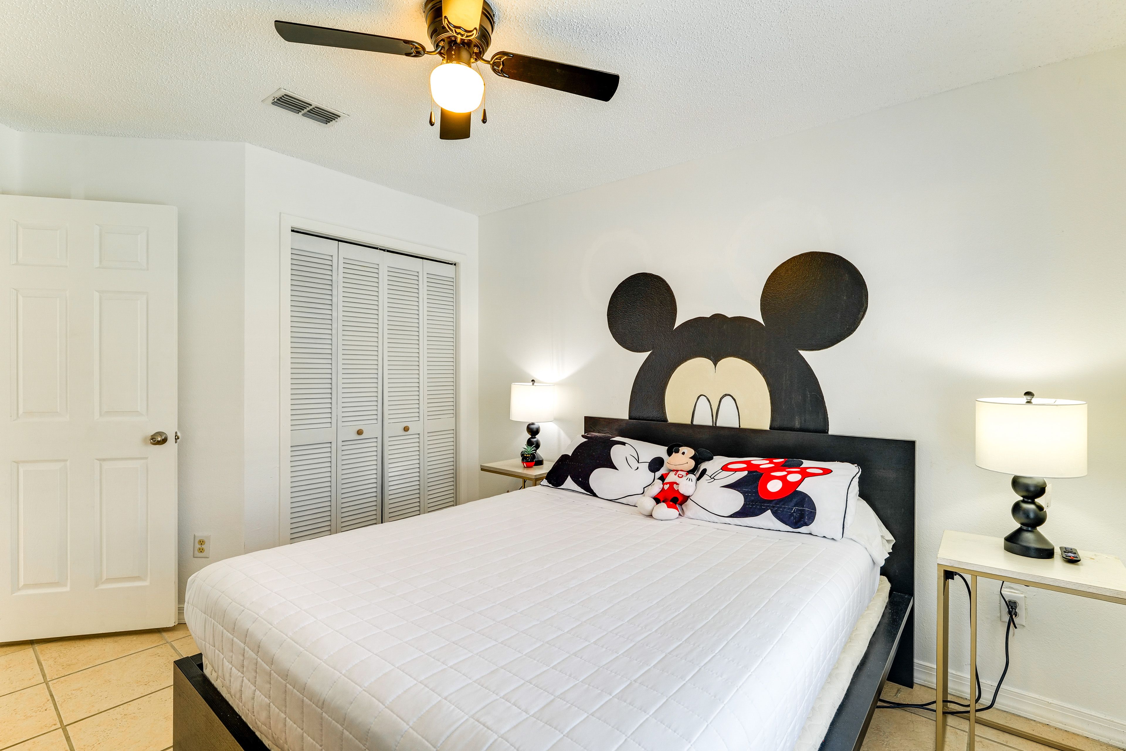 Bedroom 2 | Queen Bed | Smart TV