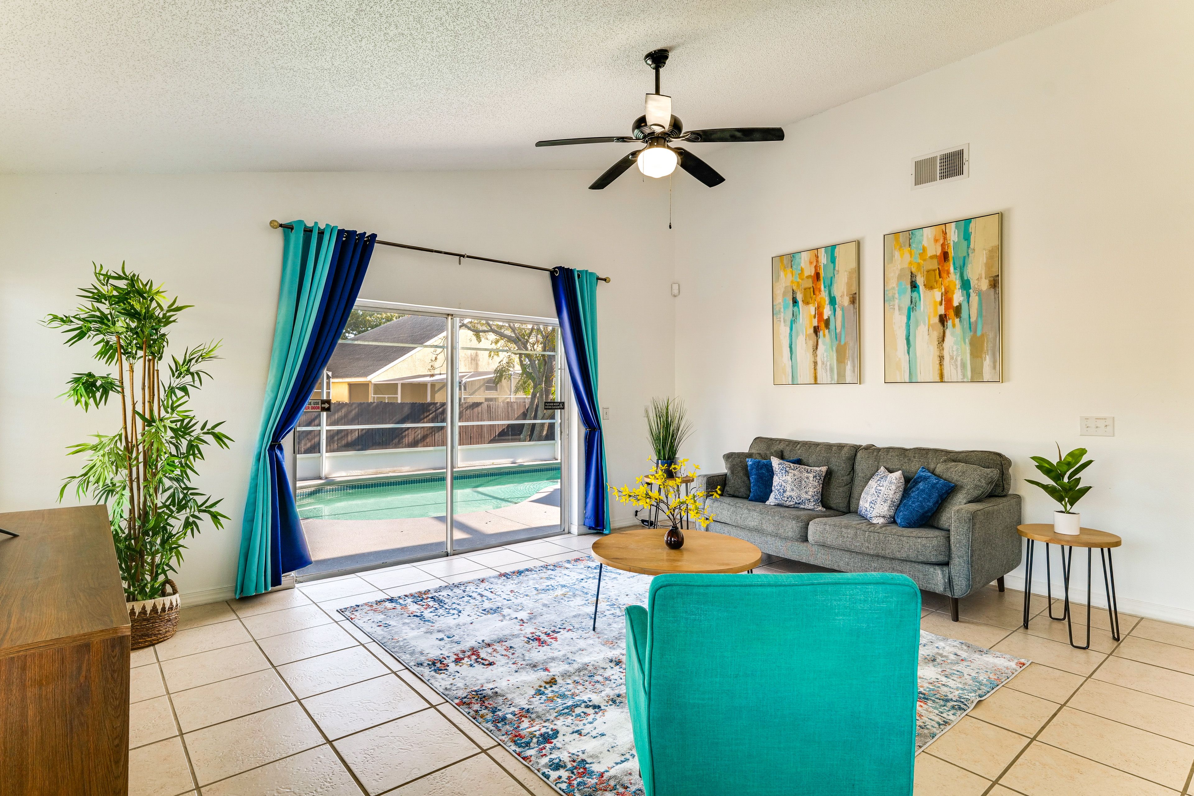 Living Room | Smart TV | Free WiFi