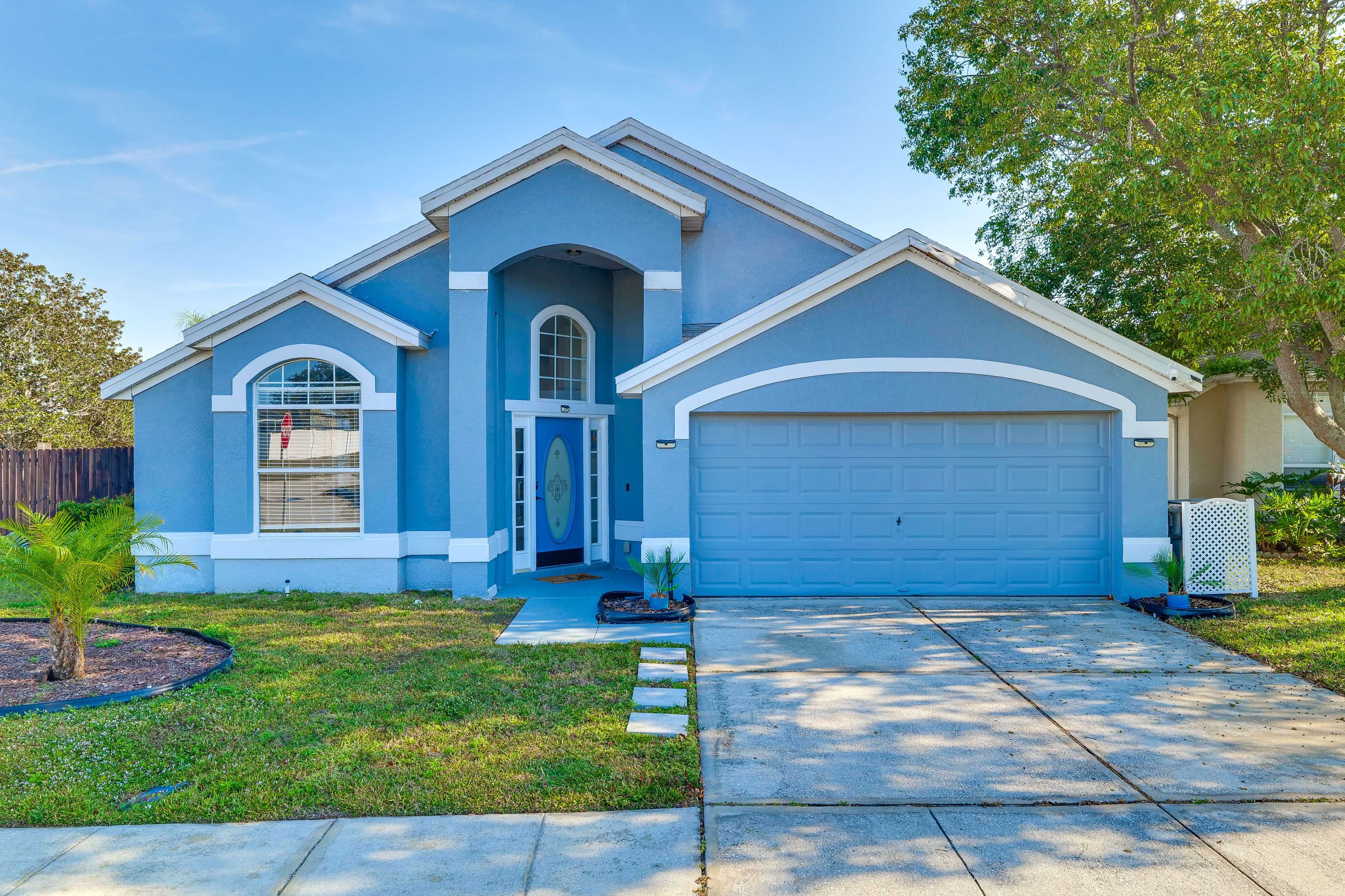 Single-Story House | 7 Mi to Disney’s Animal Kingdom