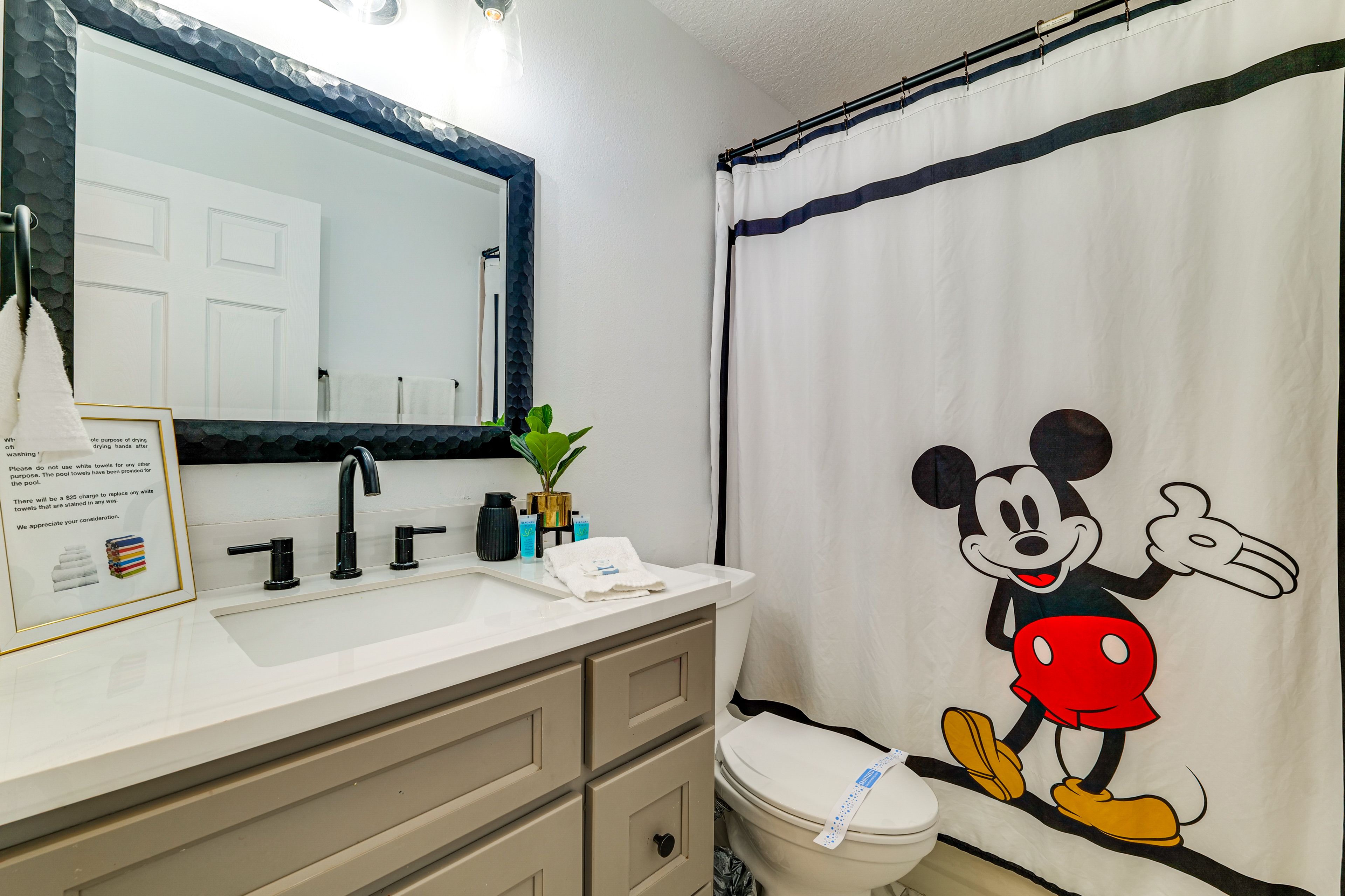 Full Bathroom | Complimentary Toiletries | Hair Dryer