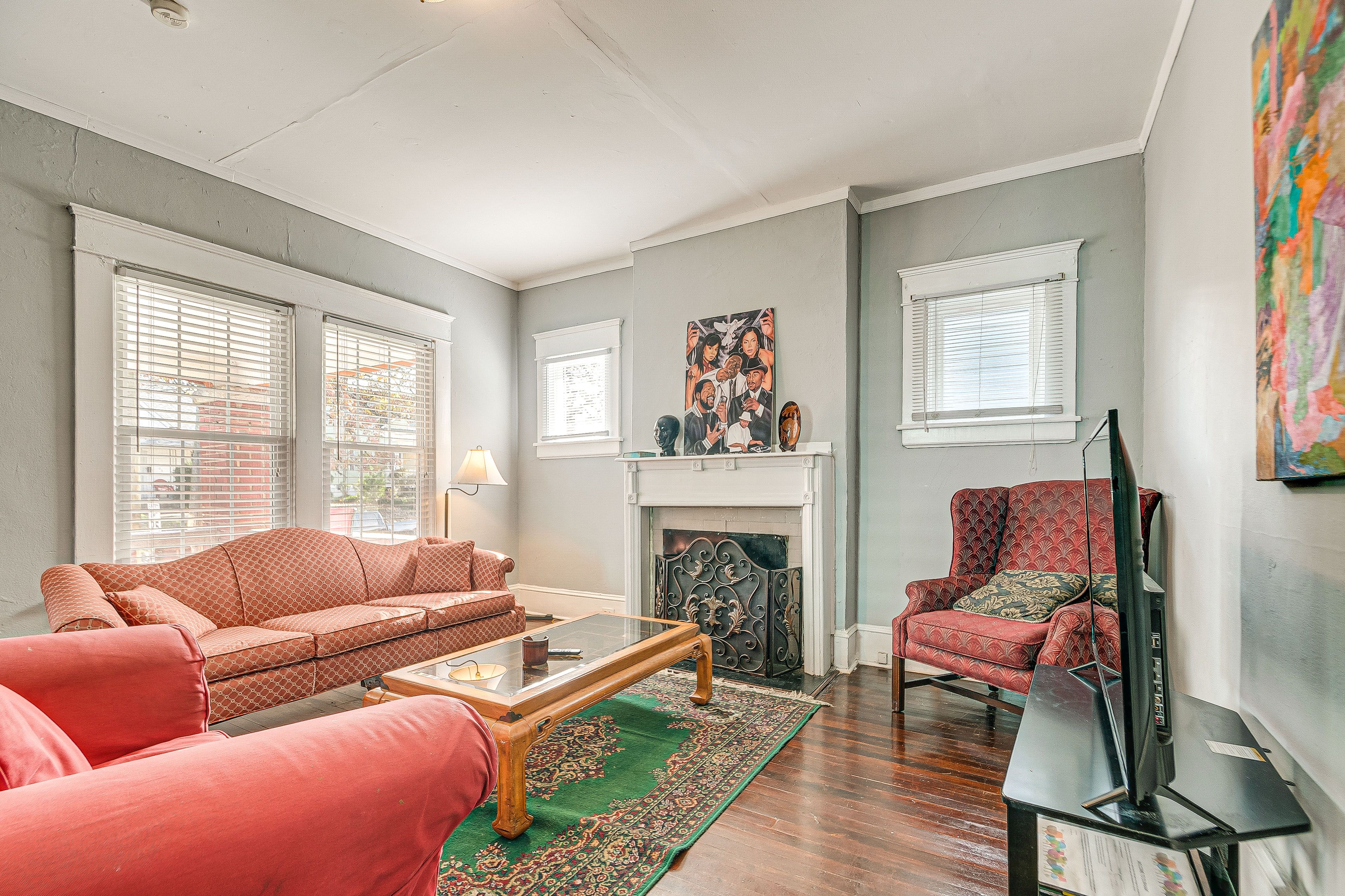 Living Room | Free WiFi | Central Heating & Air Conditioning | Flat-Screen TV