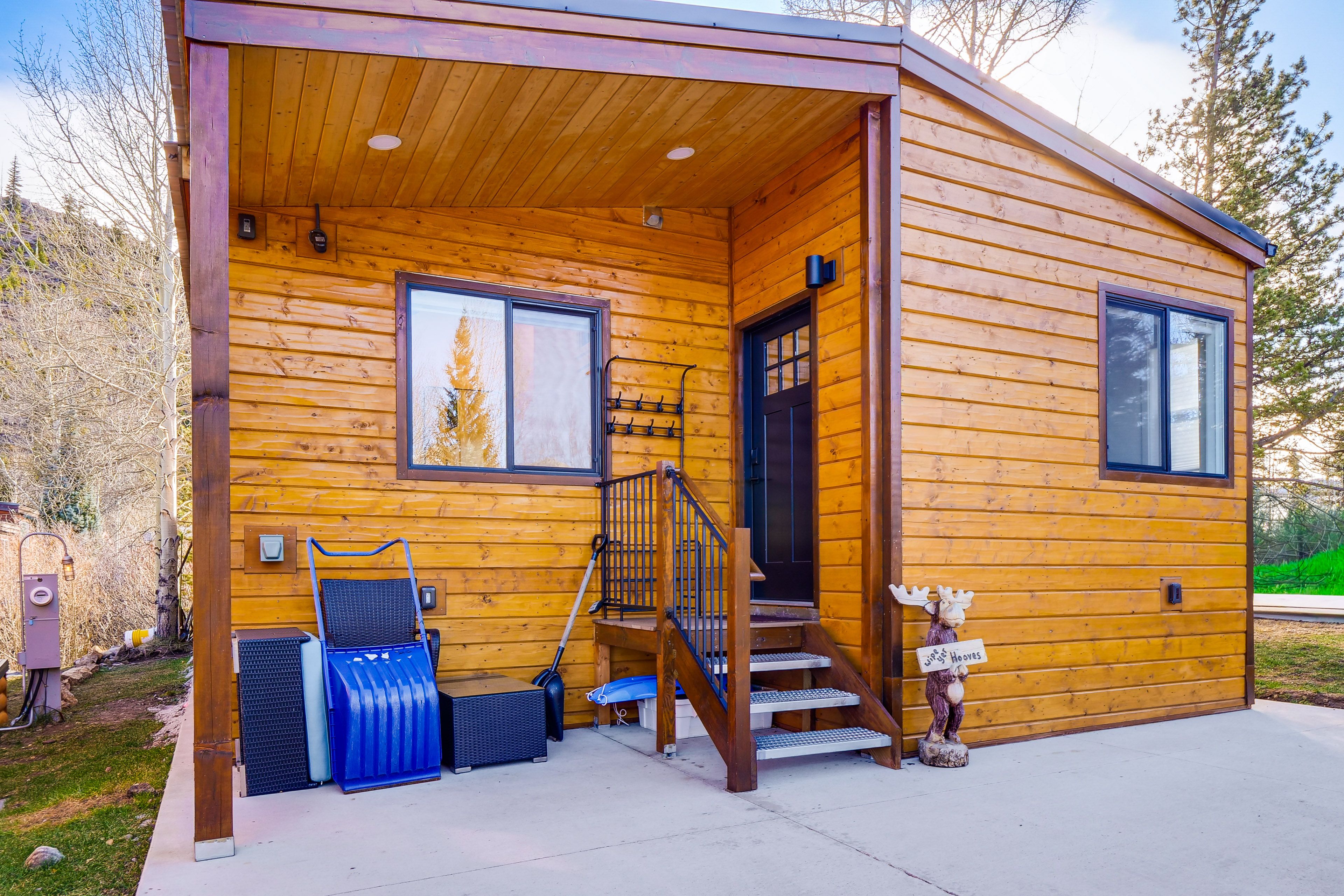 Exterior | Parking | Driveway (2 Vehicles)