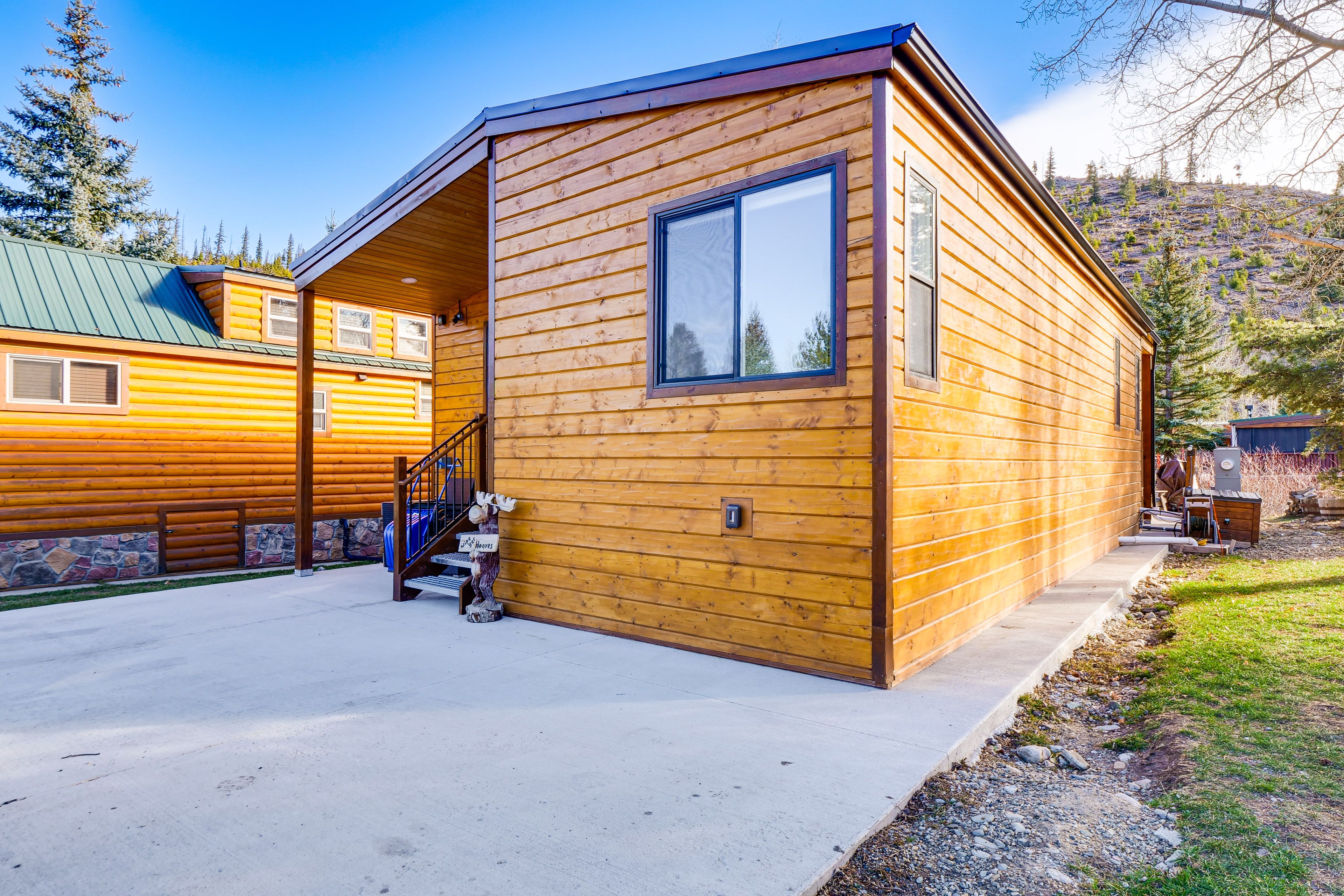 Exterior | Parking Area