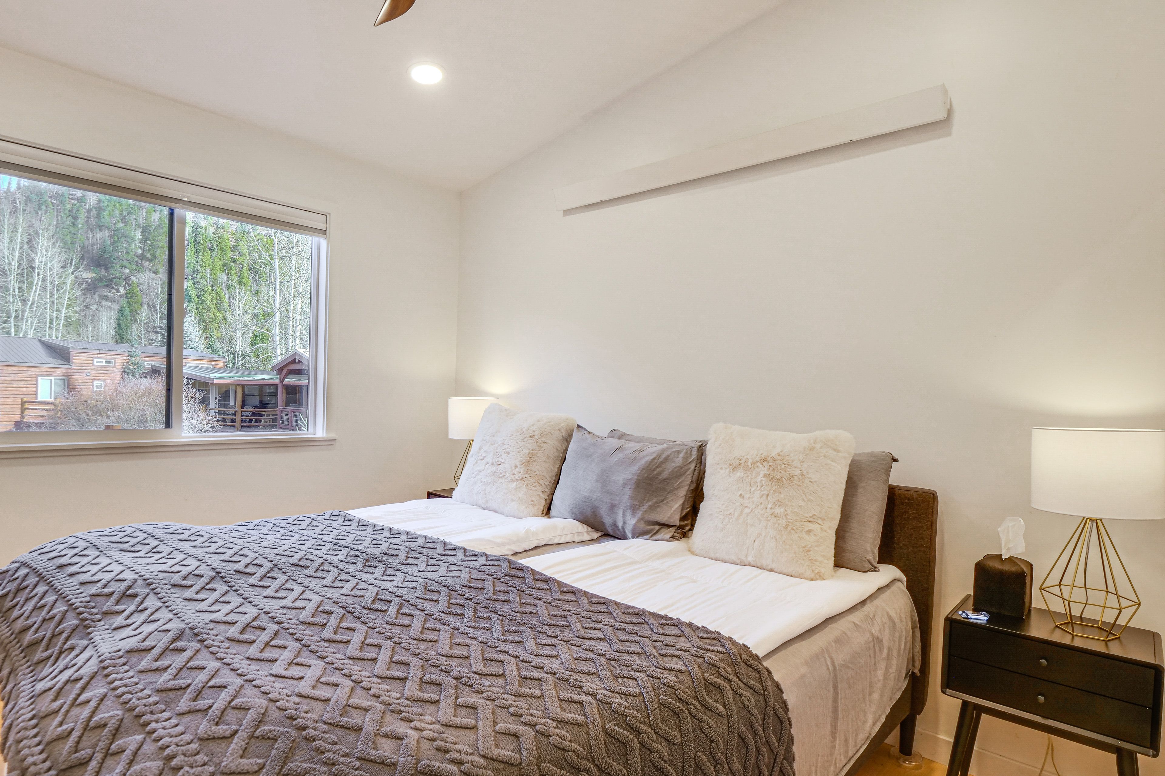 Bedroom 1 | King Bed | Linens Provided