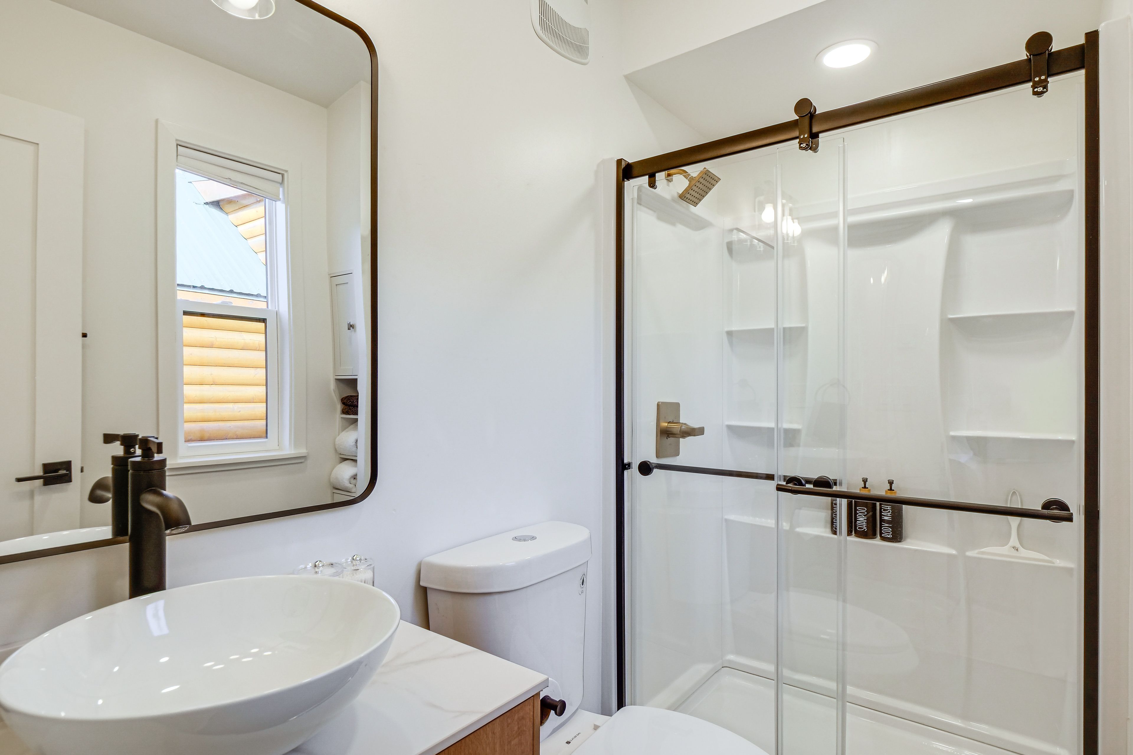 Full Bath | Complimentary Toiletries | Towels Provided