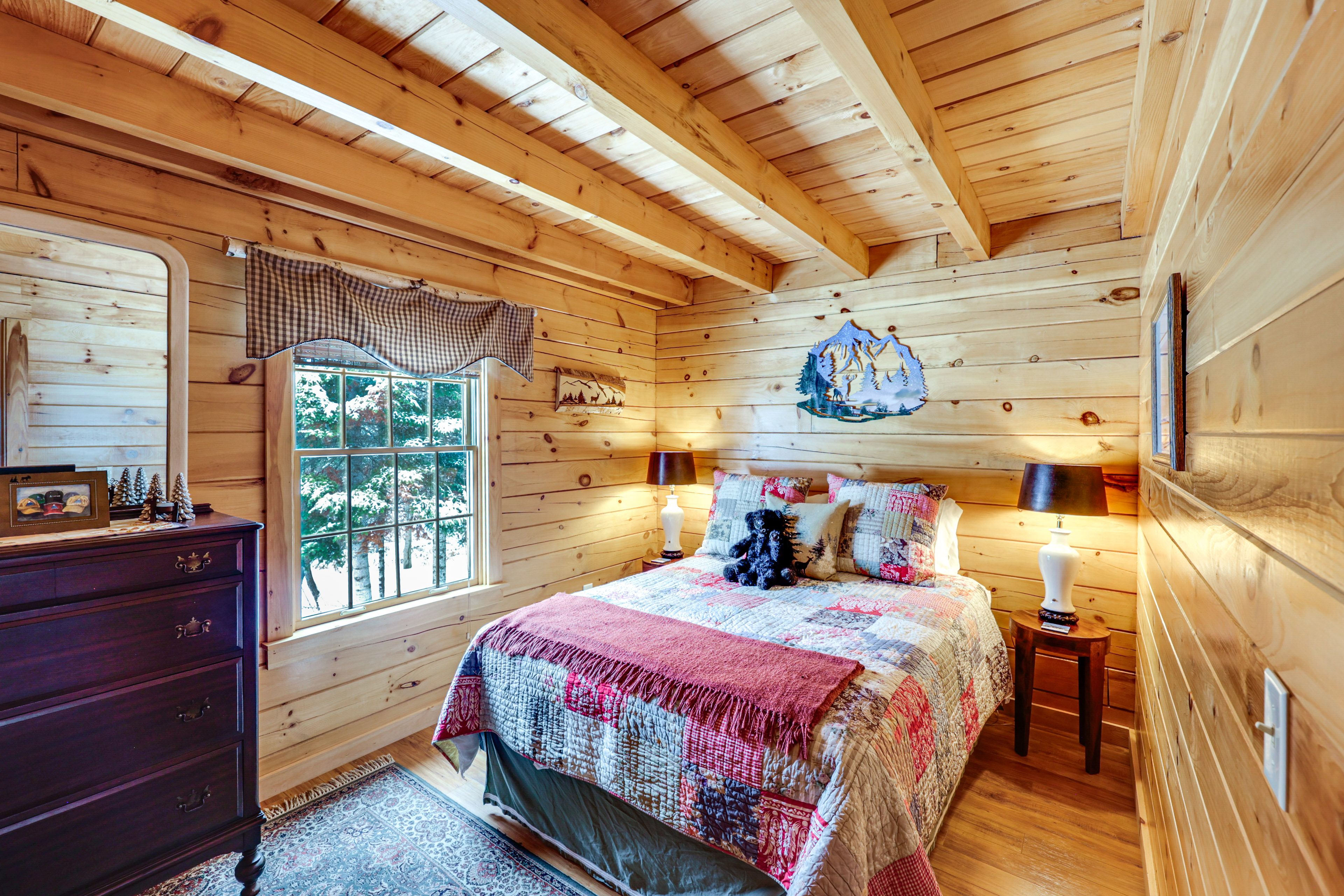 Bedroom 2 | Queen Bed | Main Floor