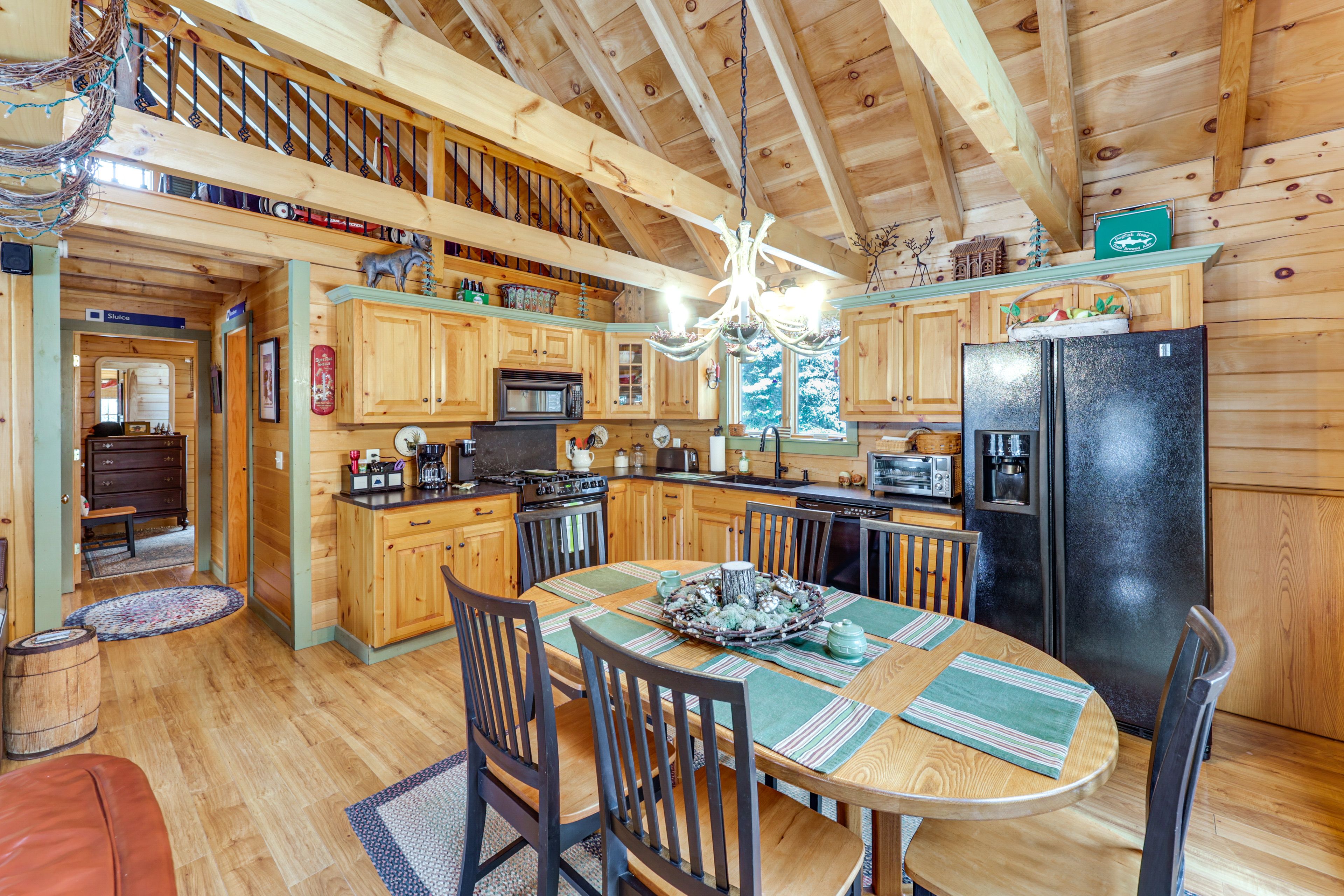 Dining Area | Dishware/Flatware Provided | Main Floor