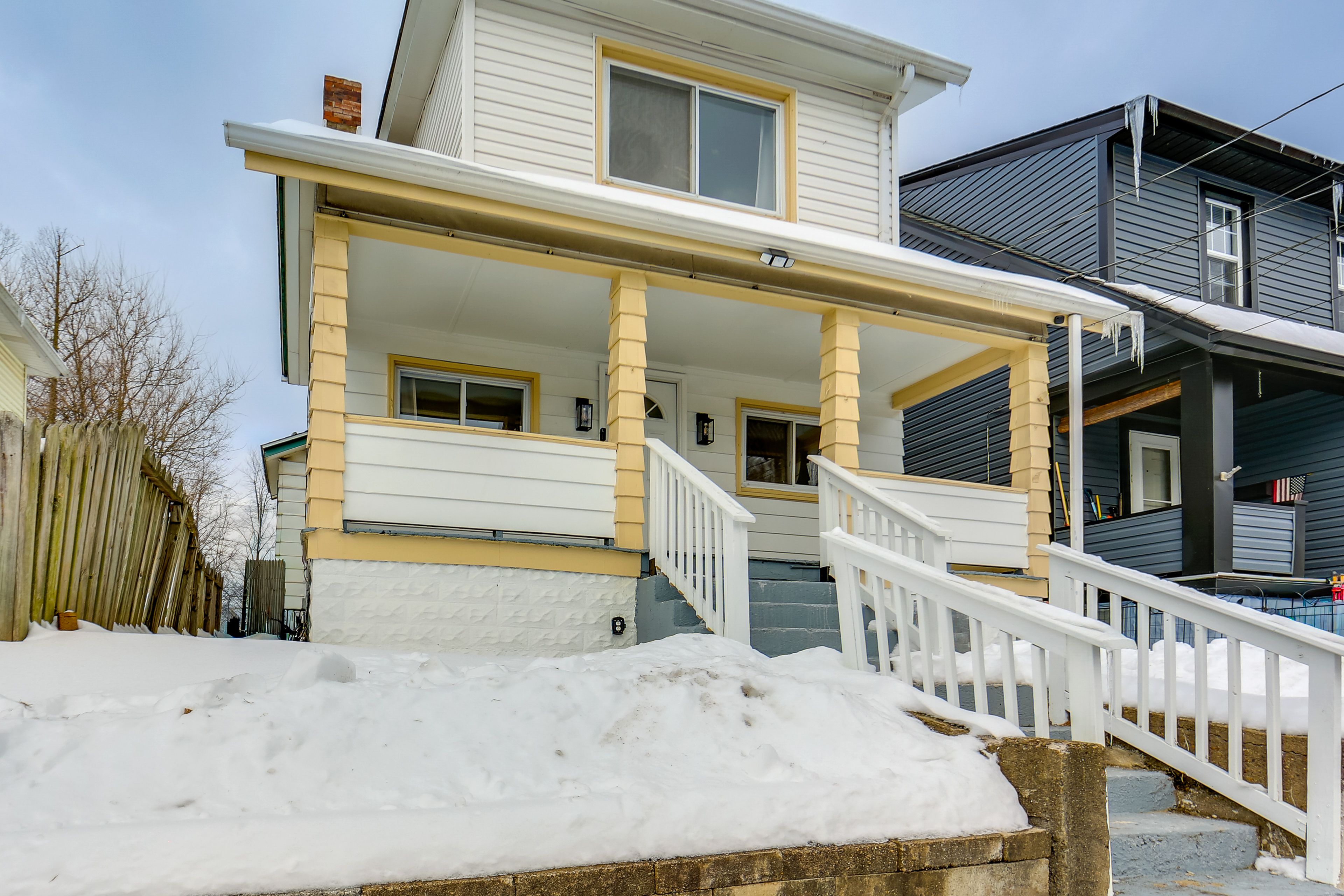 Free Street Parking (First-Come, First-Served)