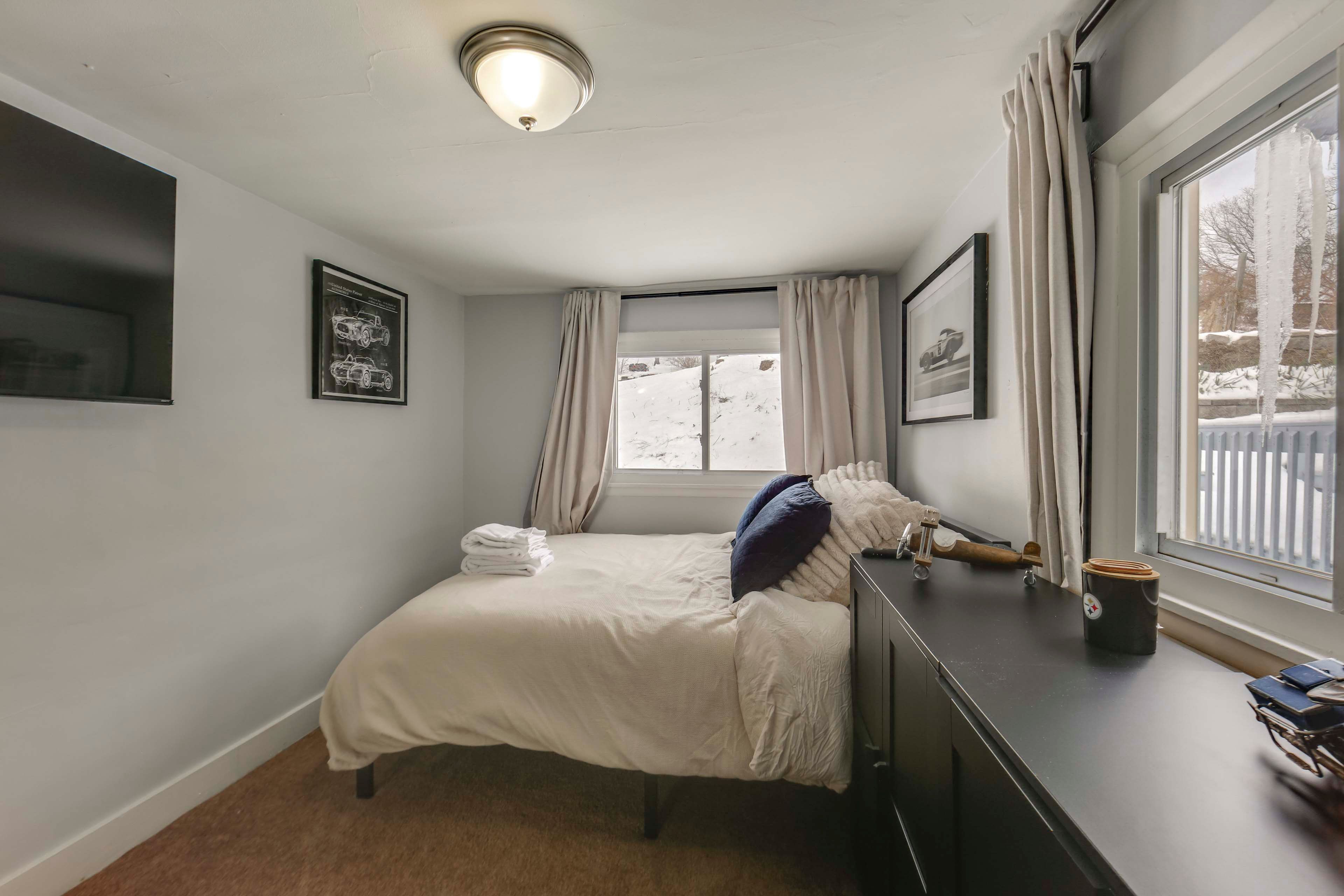 Bedroom 1 | 1st Floor | Queen Bed