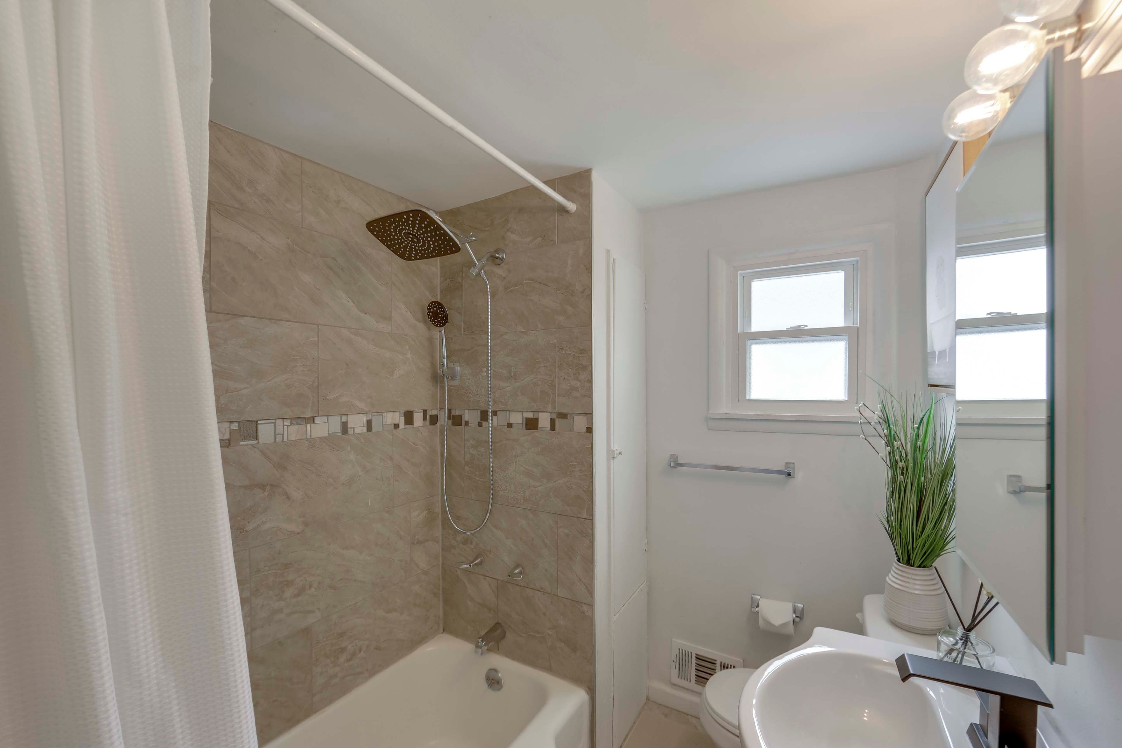 Full Bathroom | 2nd Floor