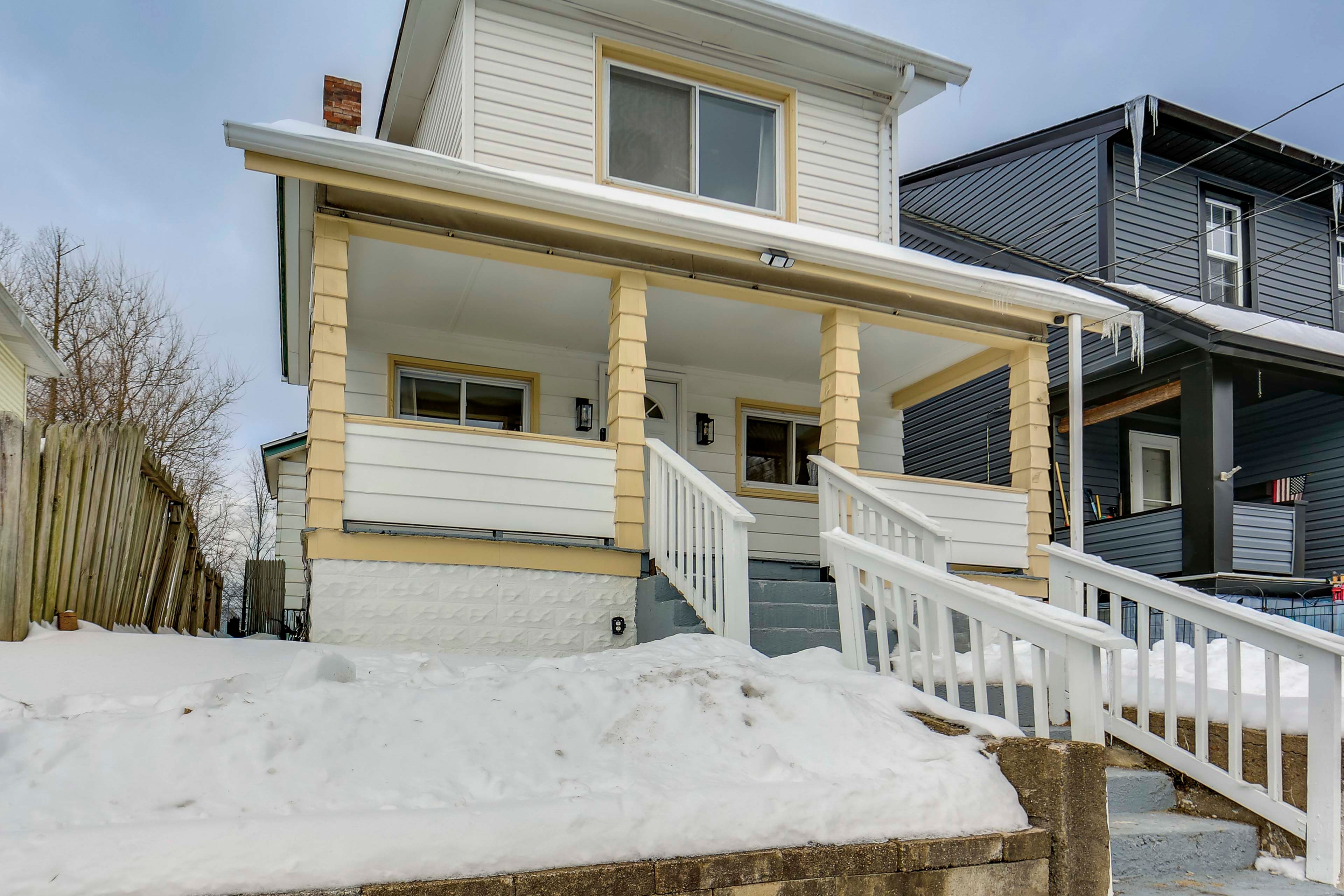 Free Street Parking (First-Come, First-Served)