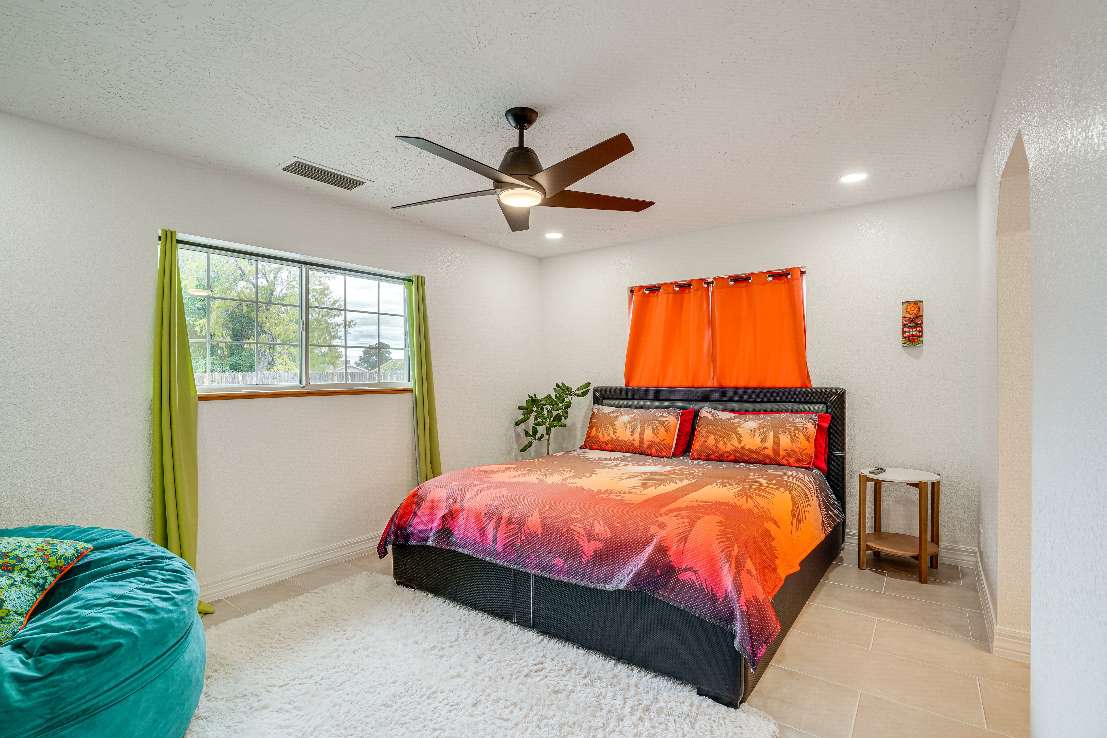 Bedroom 1 | King Bed