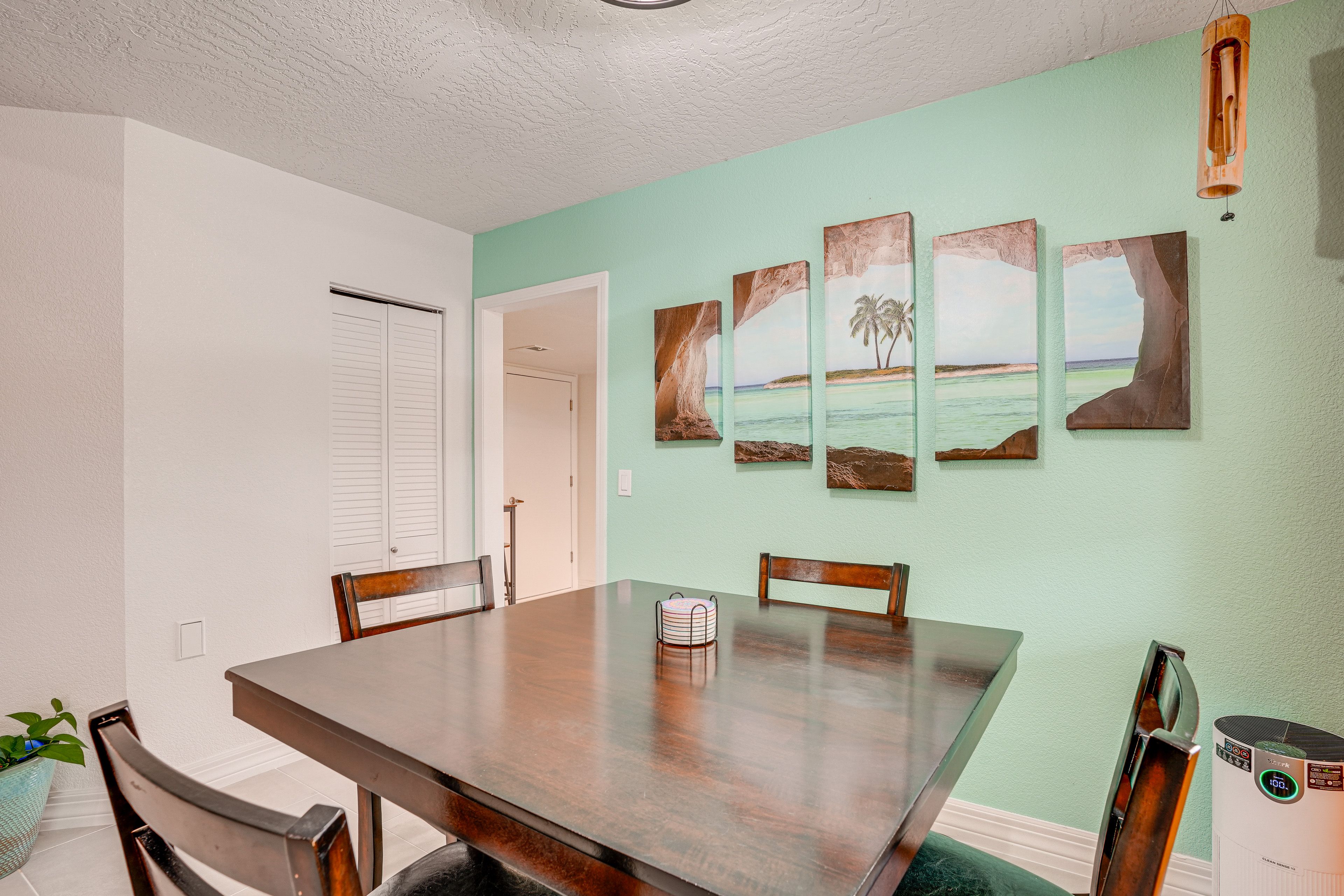 Dining Table | Dishware & Flatware