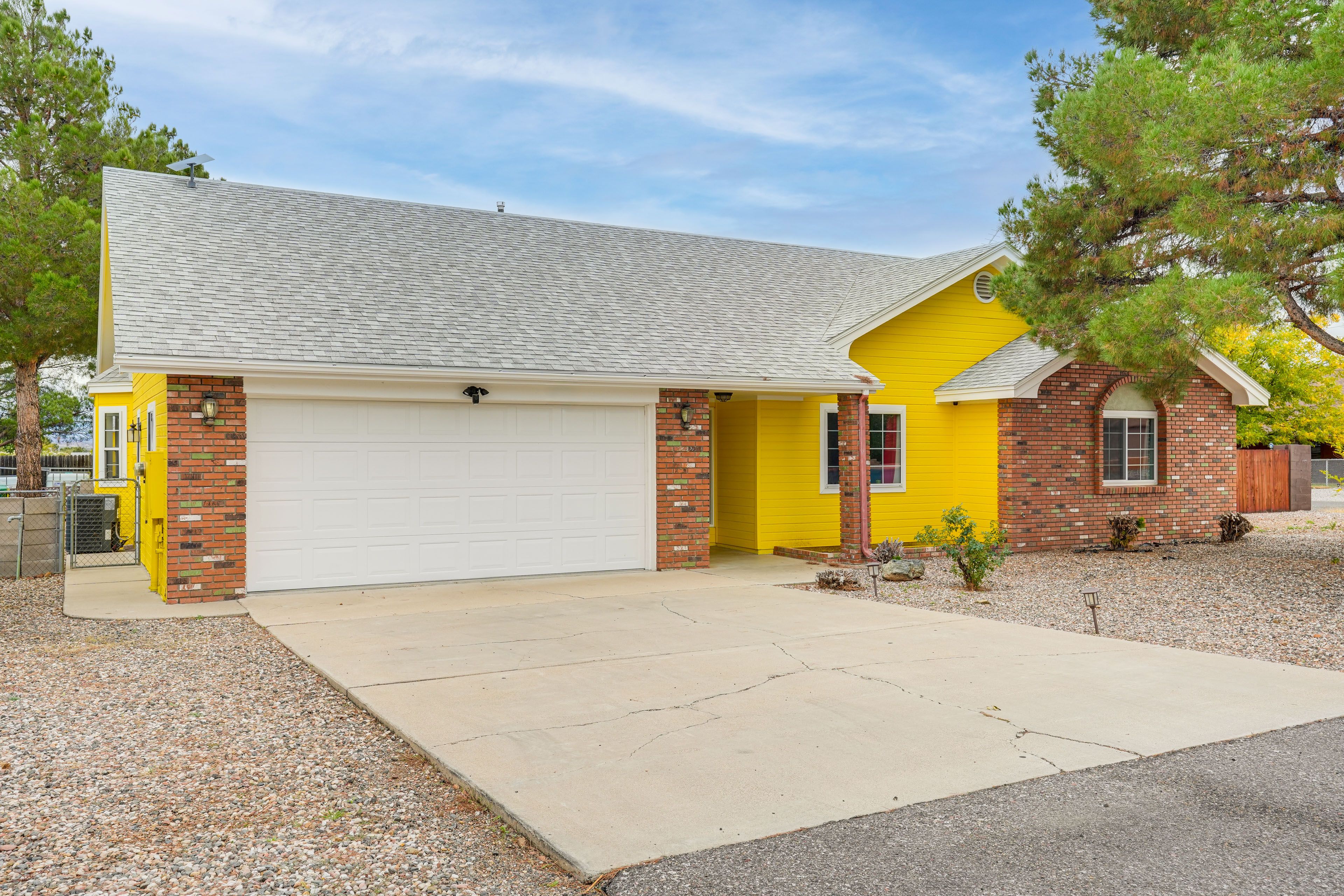 Parking | Driveway (4 Vehicles) | RV/Trailer Parking