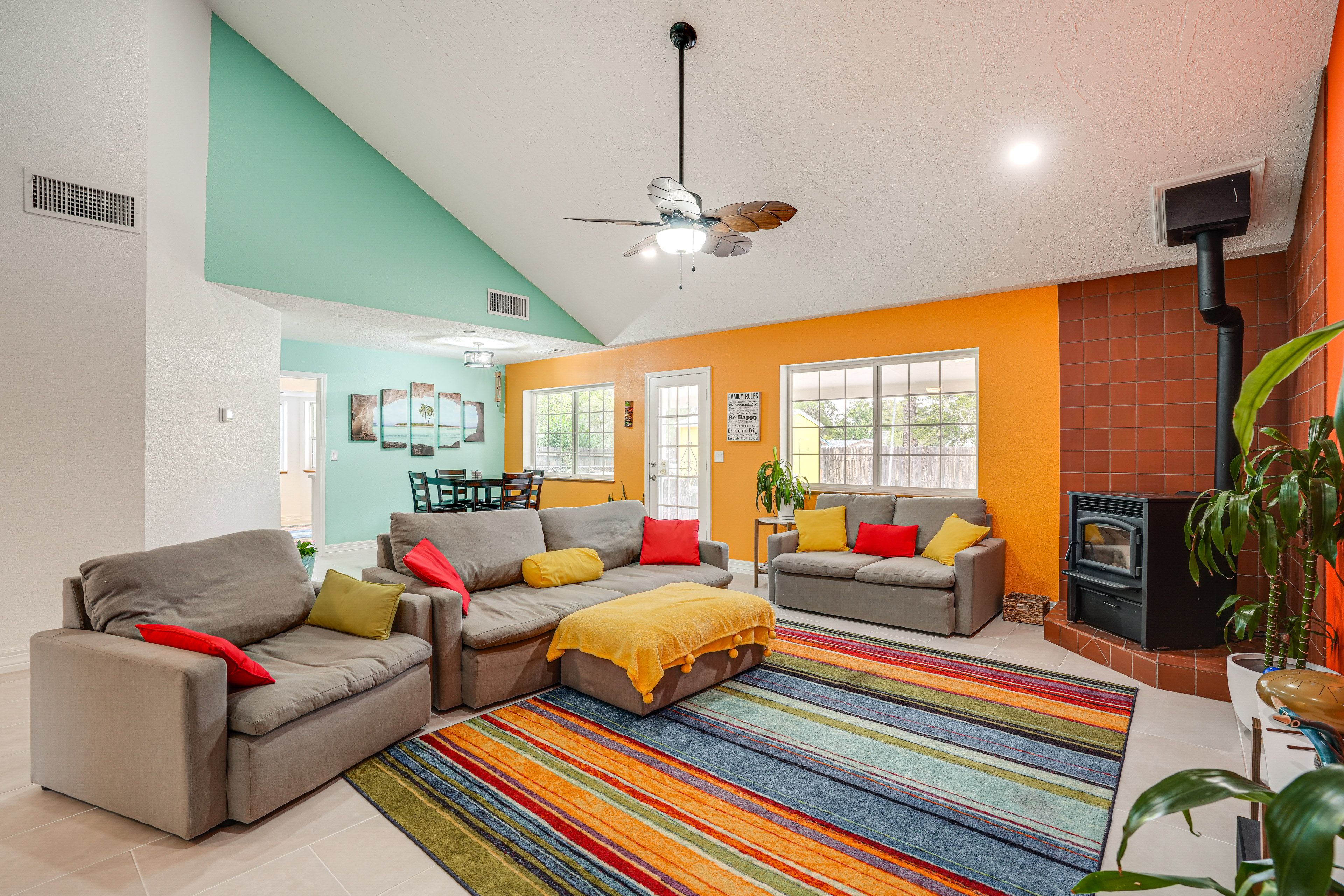 Living Room | Free WiFi | Central A/C & Heat