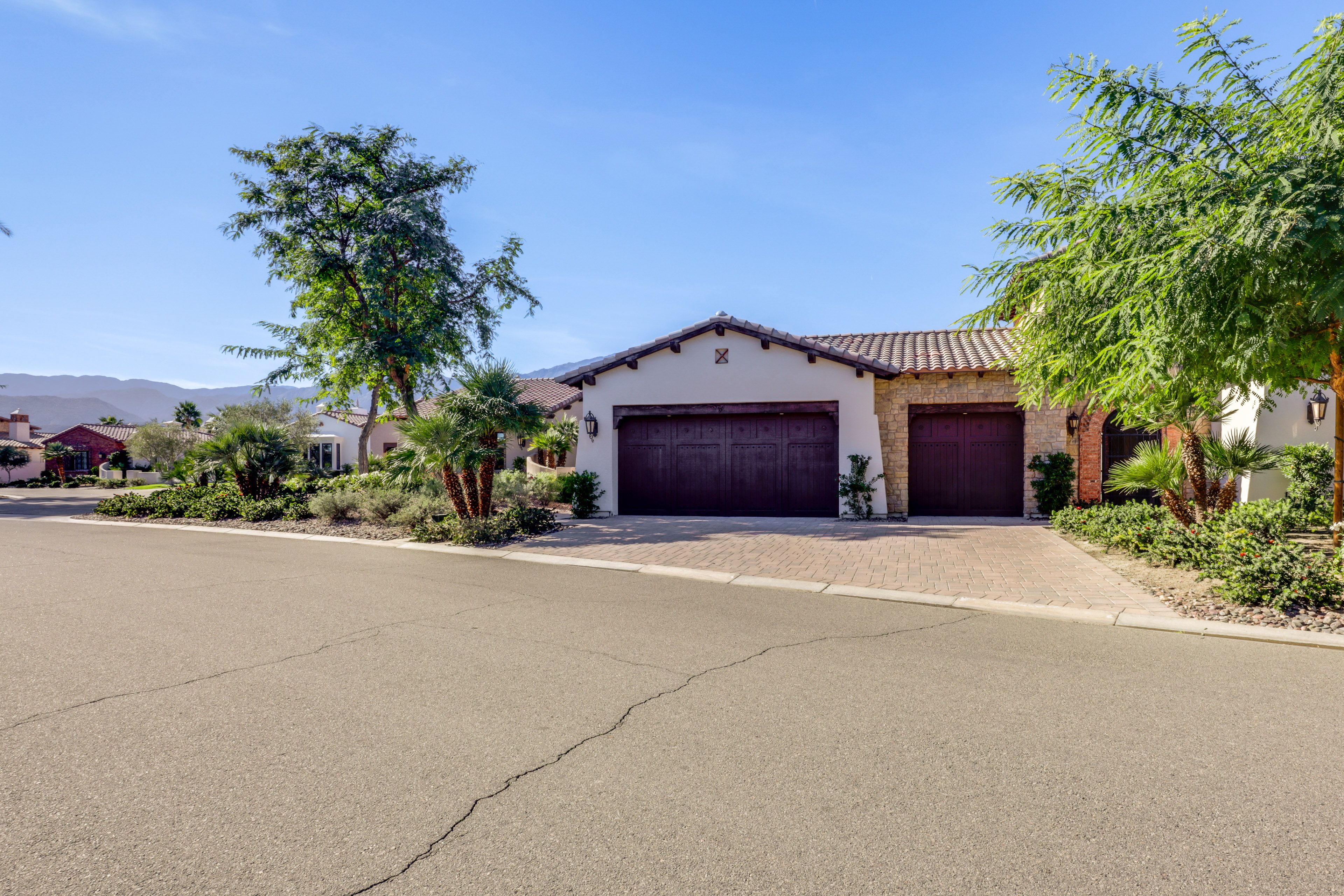 Parking | Garage (3 Vehicles) | Driveway (3 Vehicles)