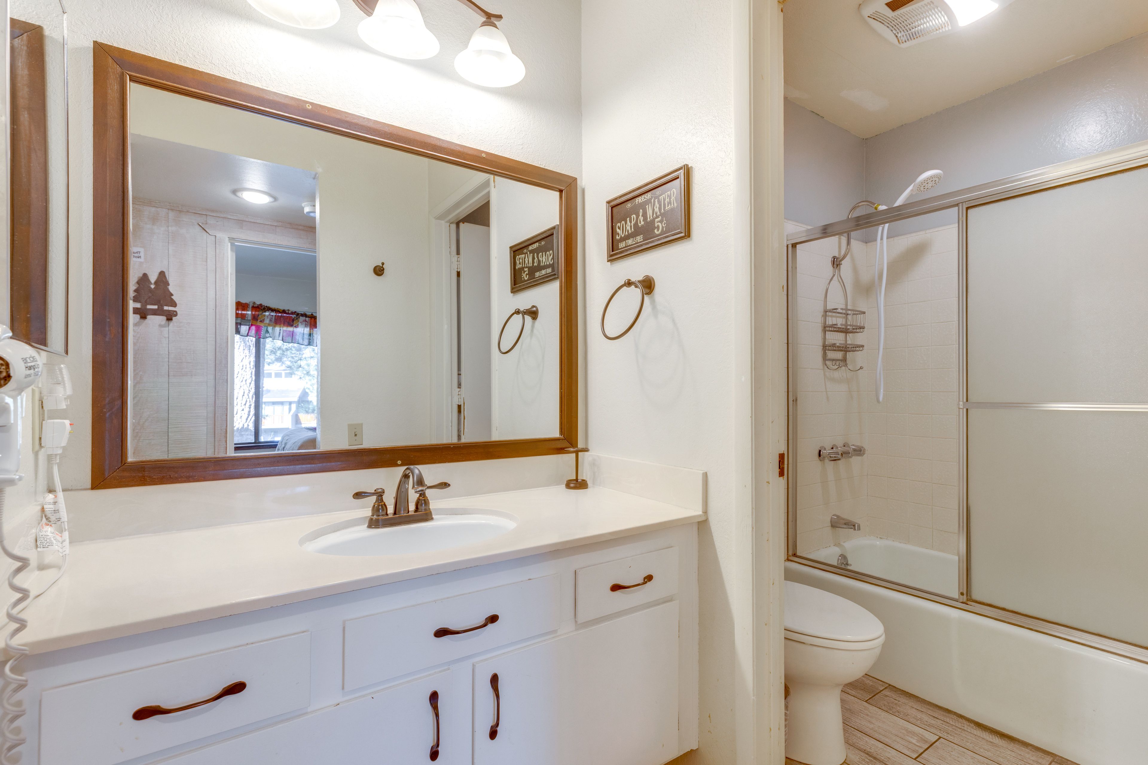 Full Bathroom | 1st Floor