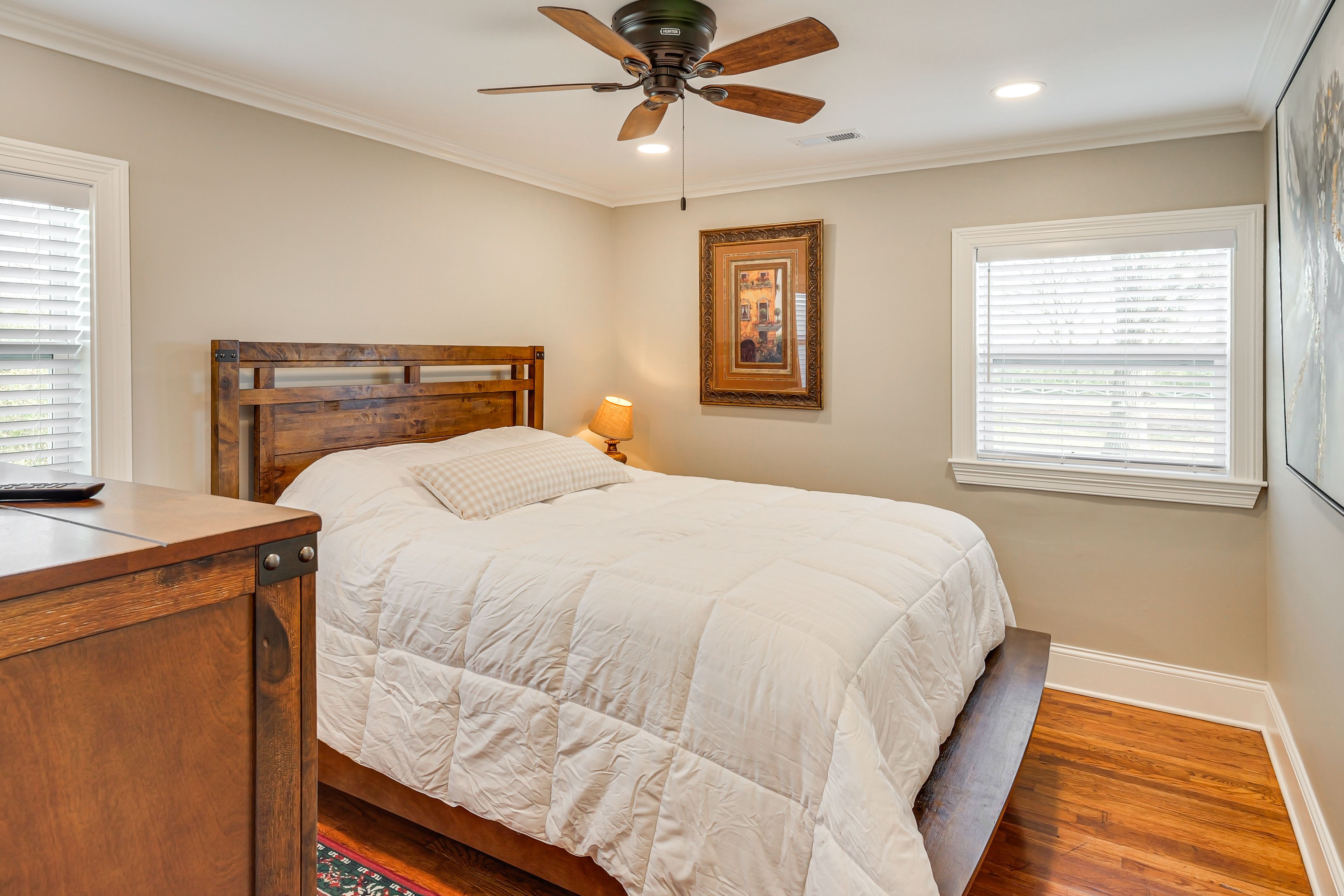 Bedroom 2 | Queen Bed | Smart TV | 2nd Floor