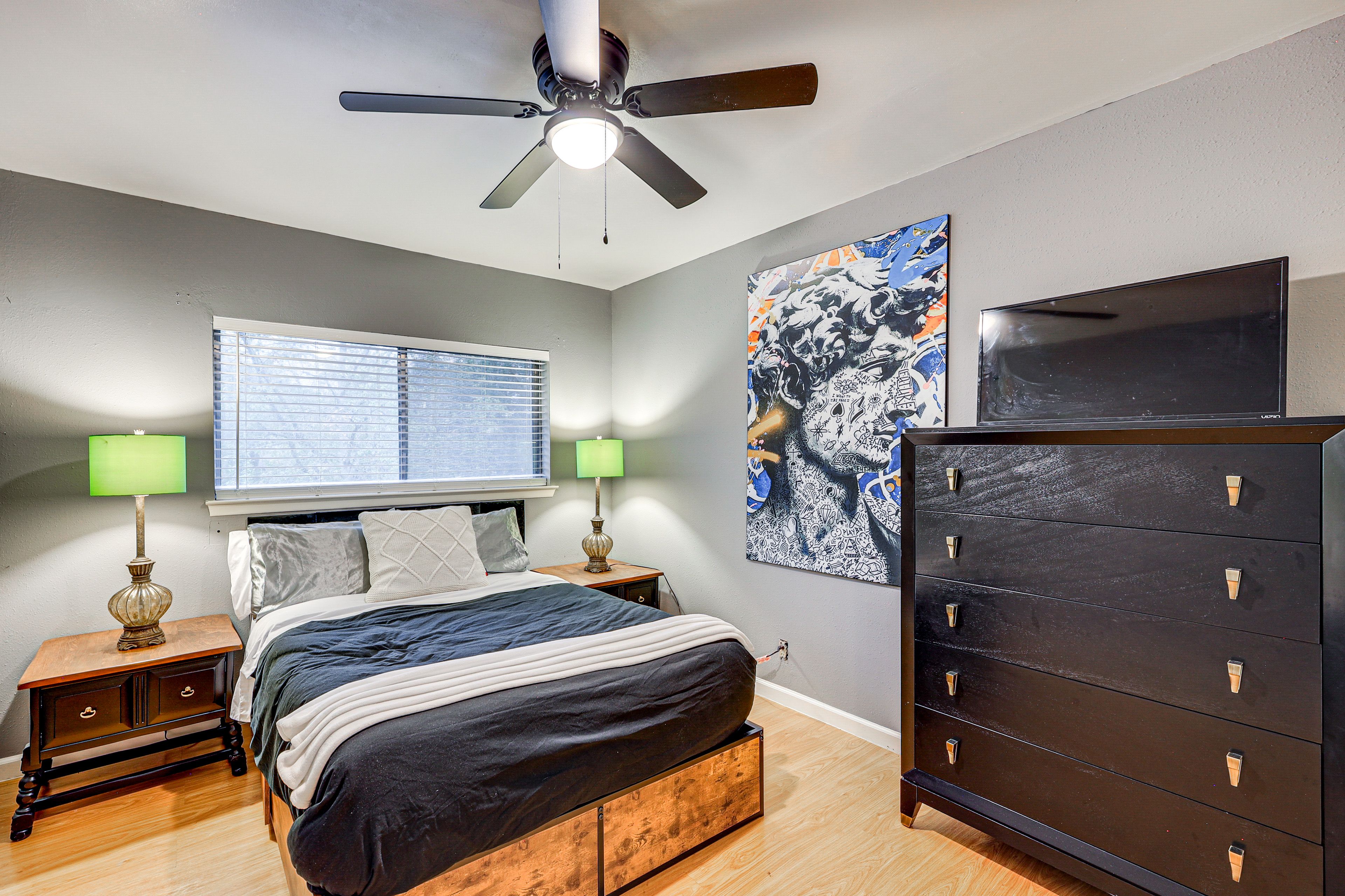 Bedroom 3 | Queen Bed | Smart TV | 2nd Floor