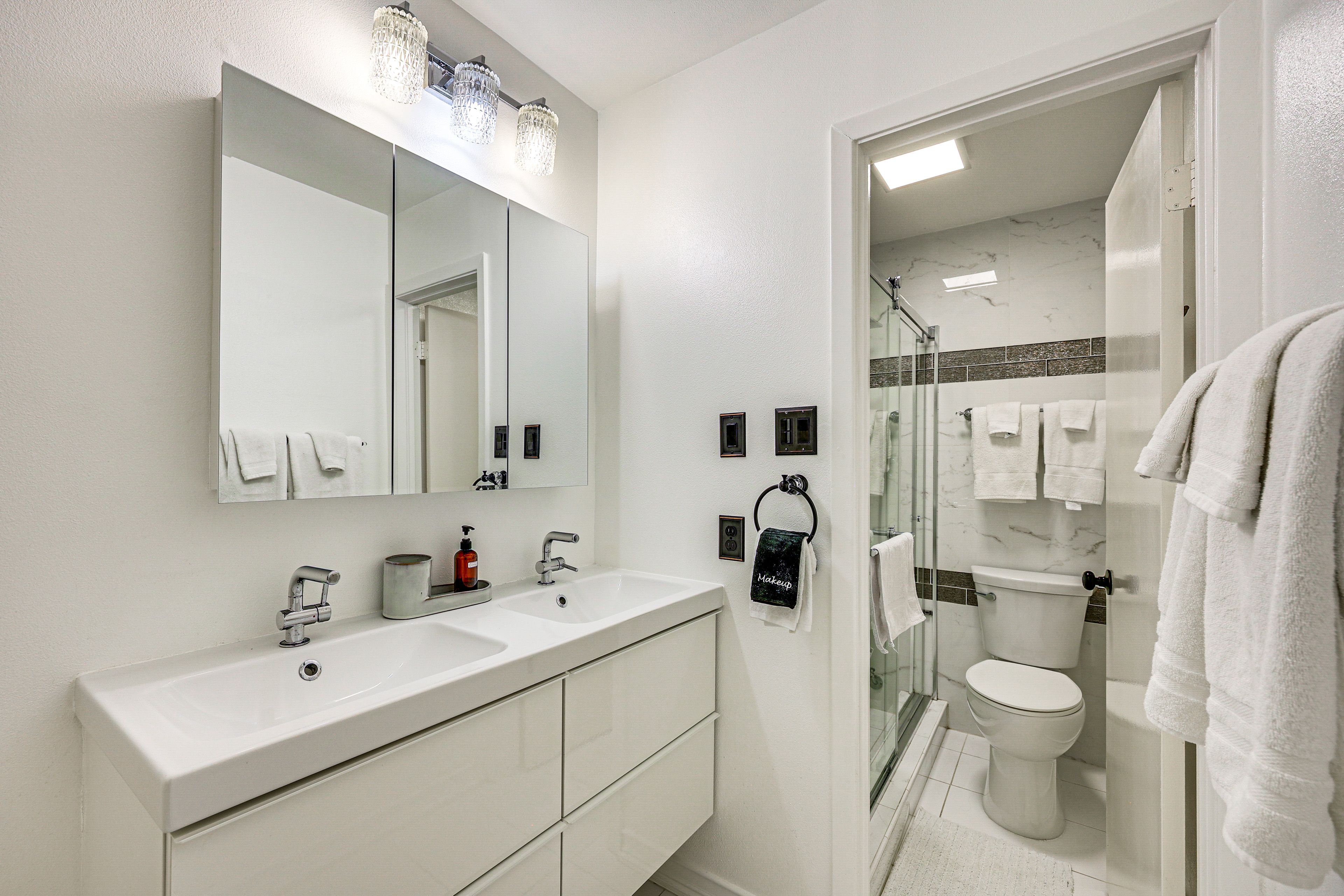 Full Bathroom | 2nd Floor