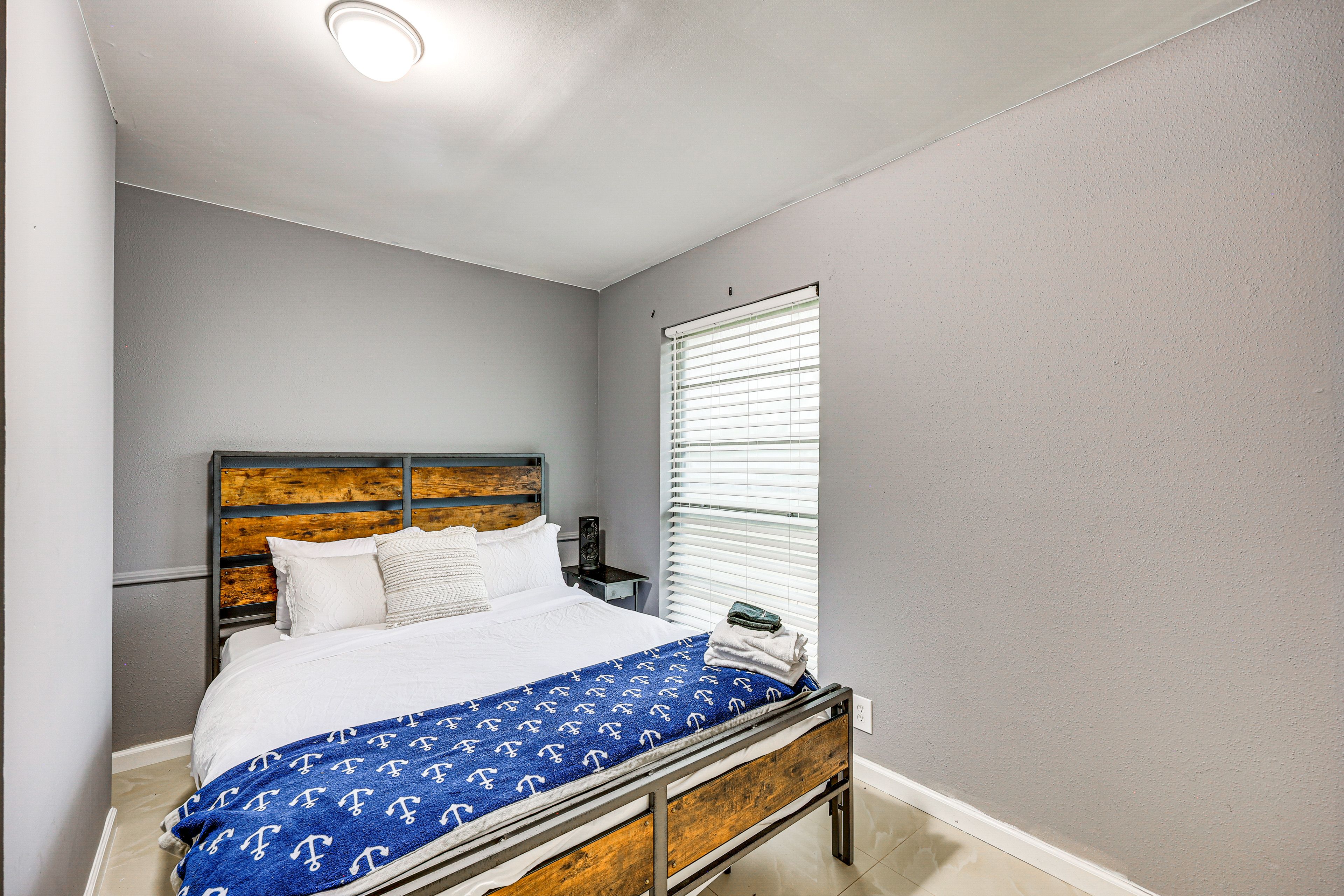 Bedroom 2 | Queen Bed | 1st Floor