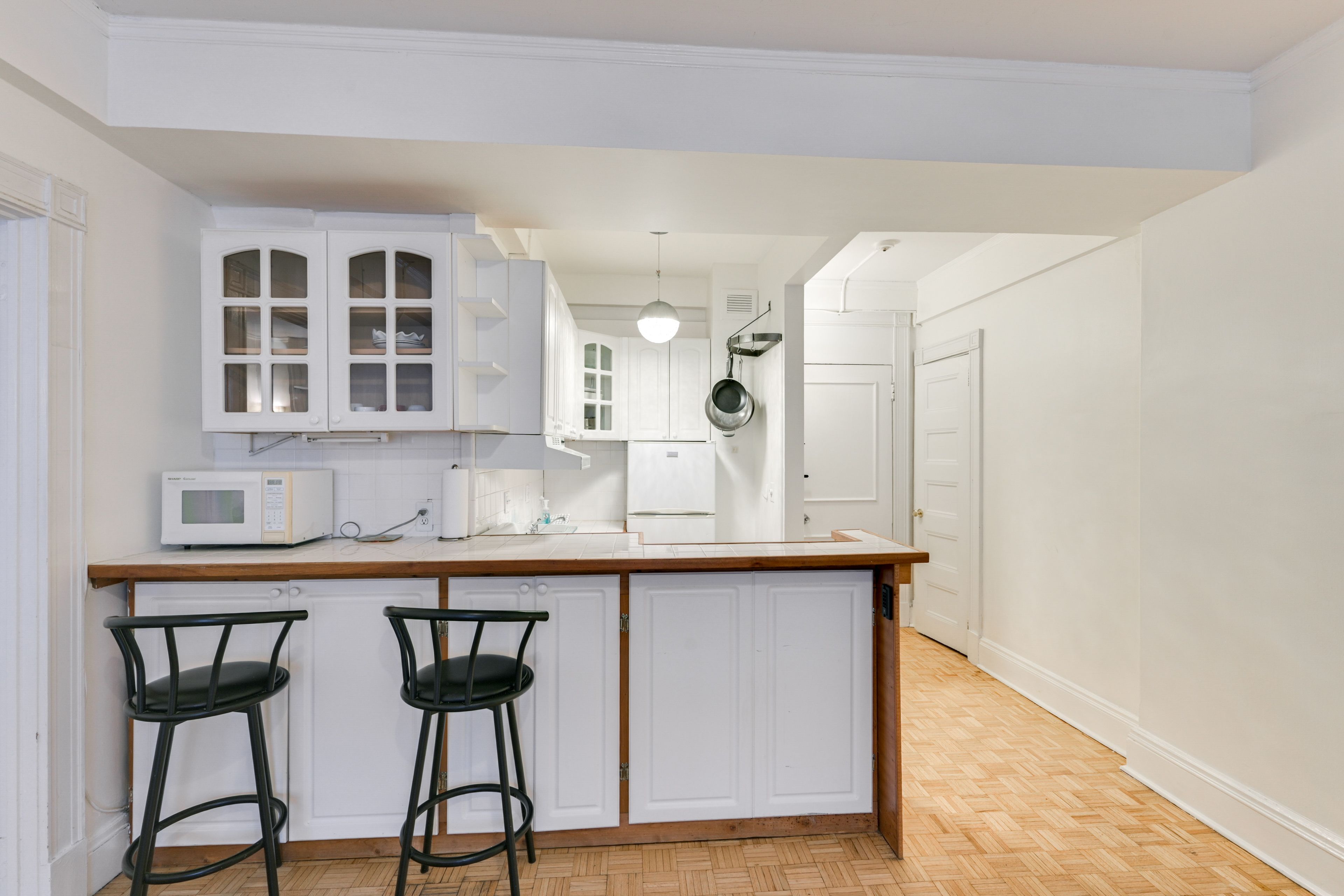 Dining Bar | Dishware/Flatware