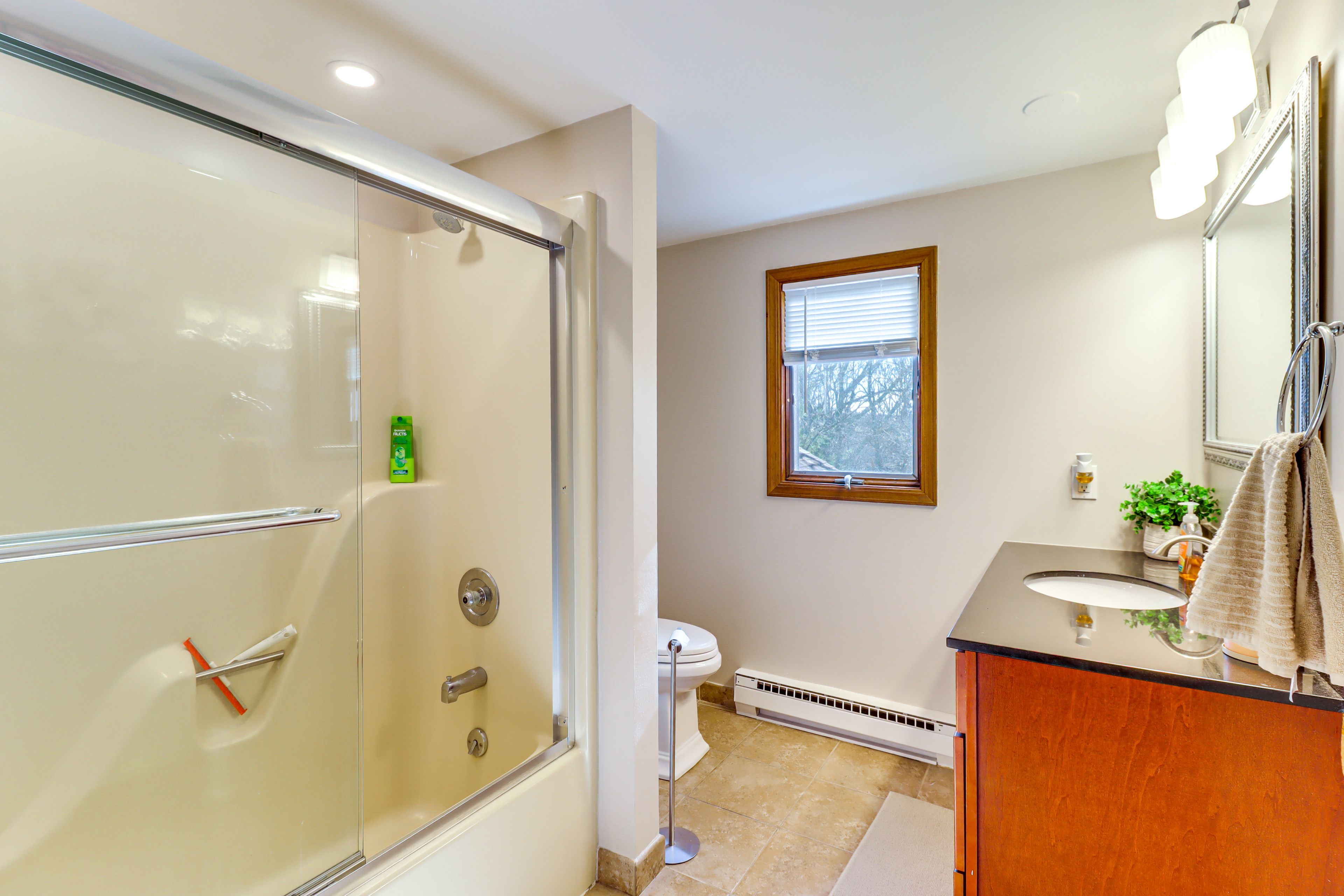 Bathroom | 2nd Floor