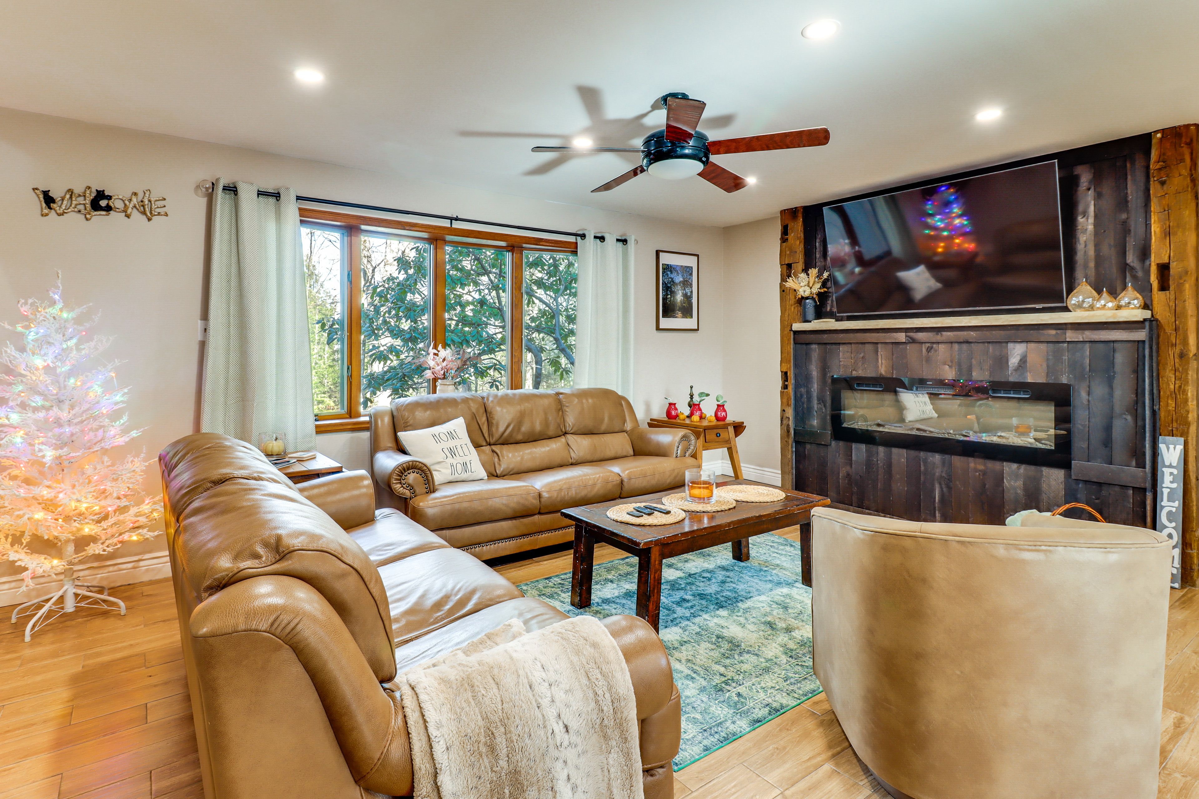 Living Room | Smart TV | Fireplace | 1st Floor