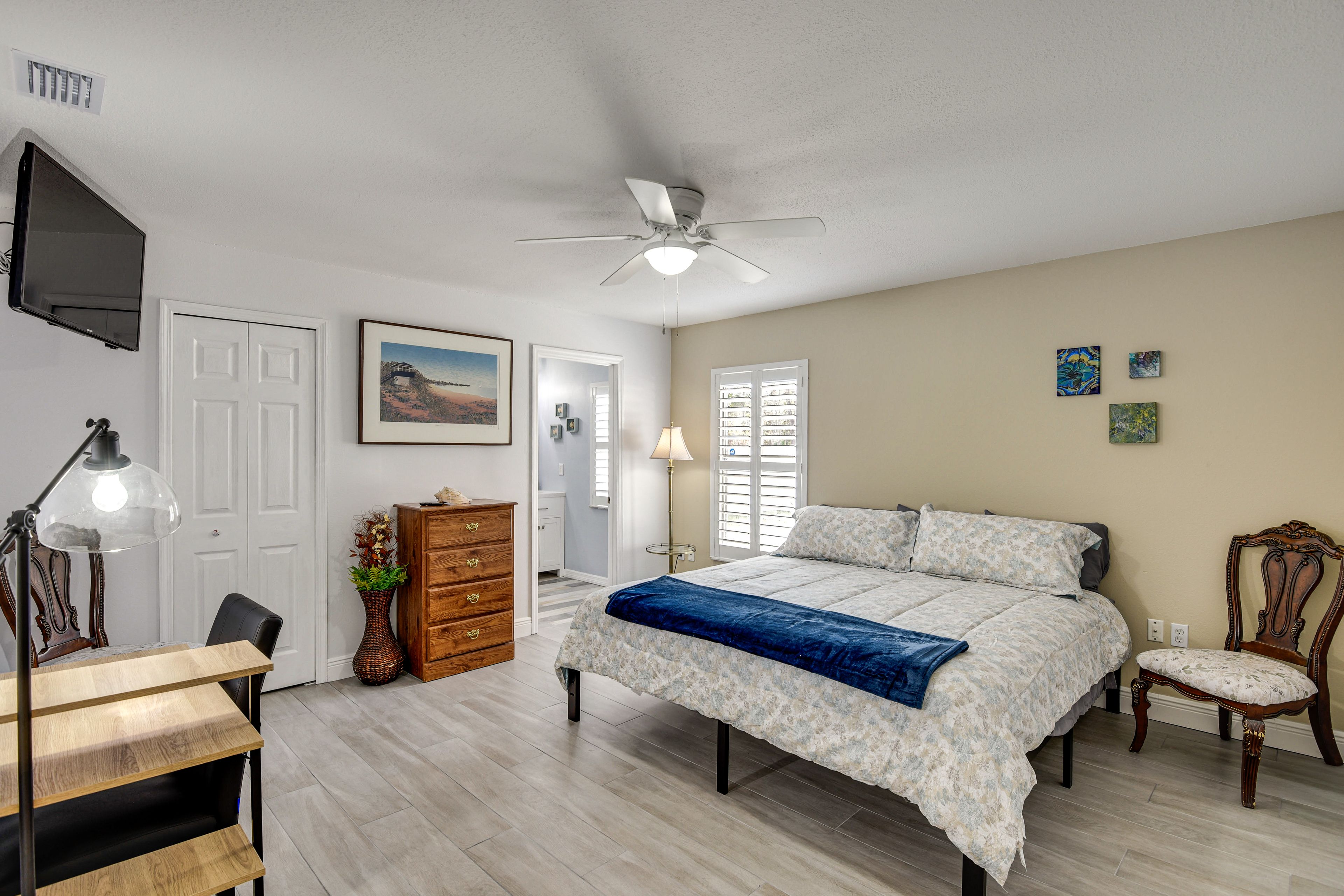 Bedroom 1 | King Bed | En-Suite Bathroom