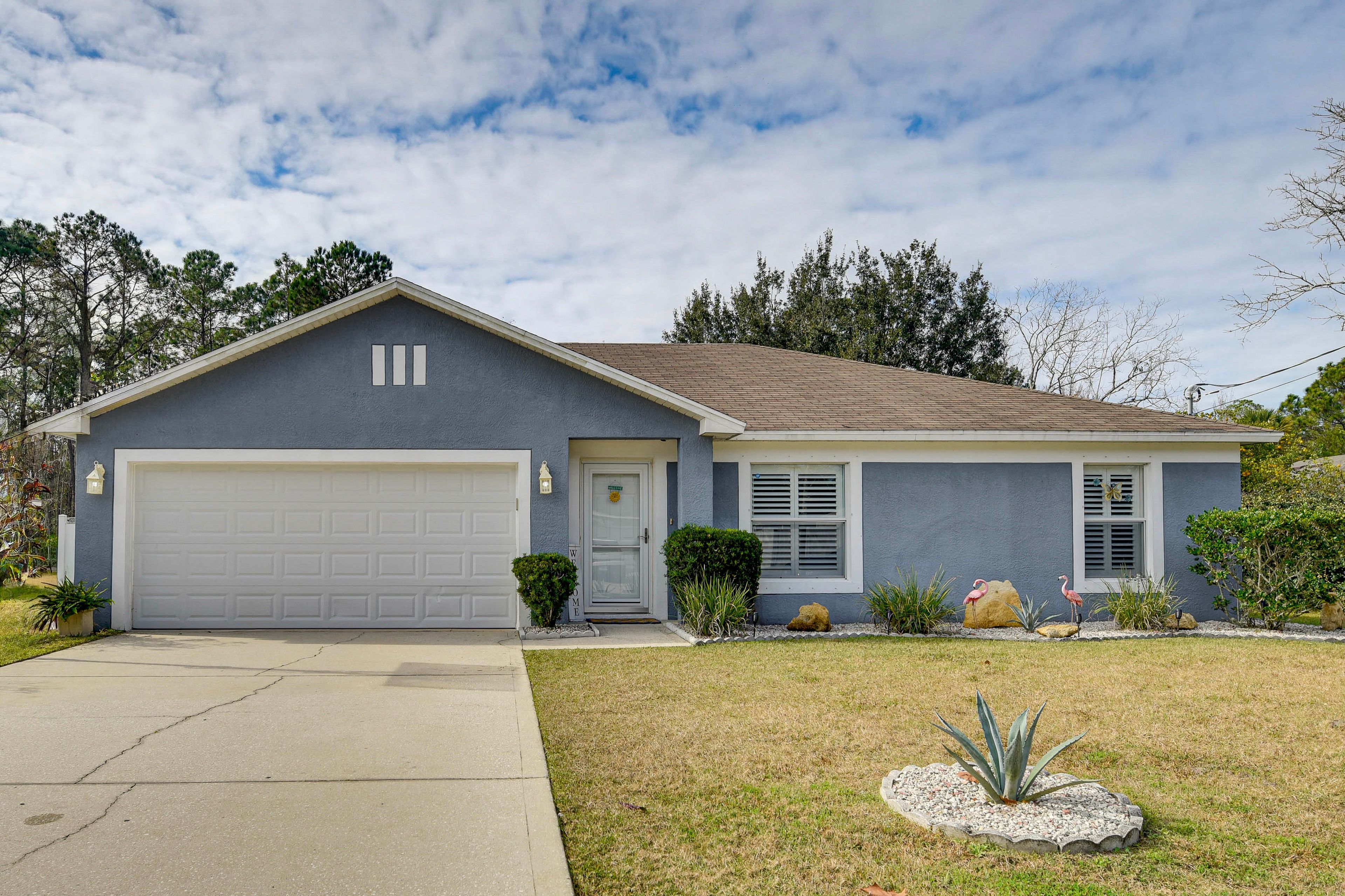 Palm Coast Vacation Rental | 3BR | 2BA | 1,300 Sq Ft | Small Step to Enter