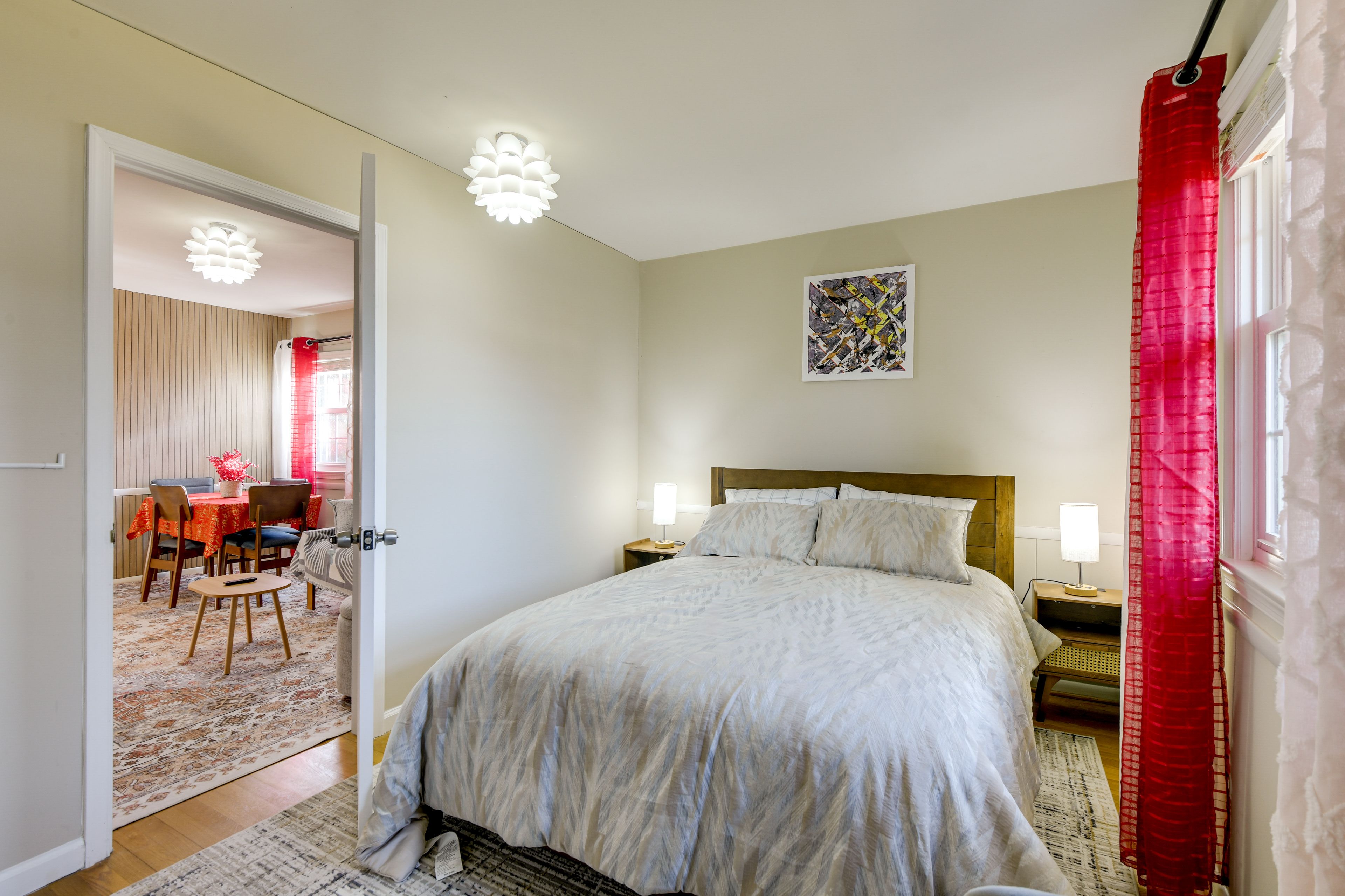 Bedroom | Queen Bed | Linens Provided