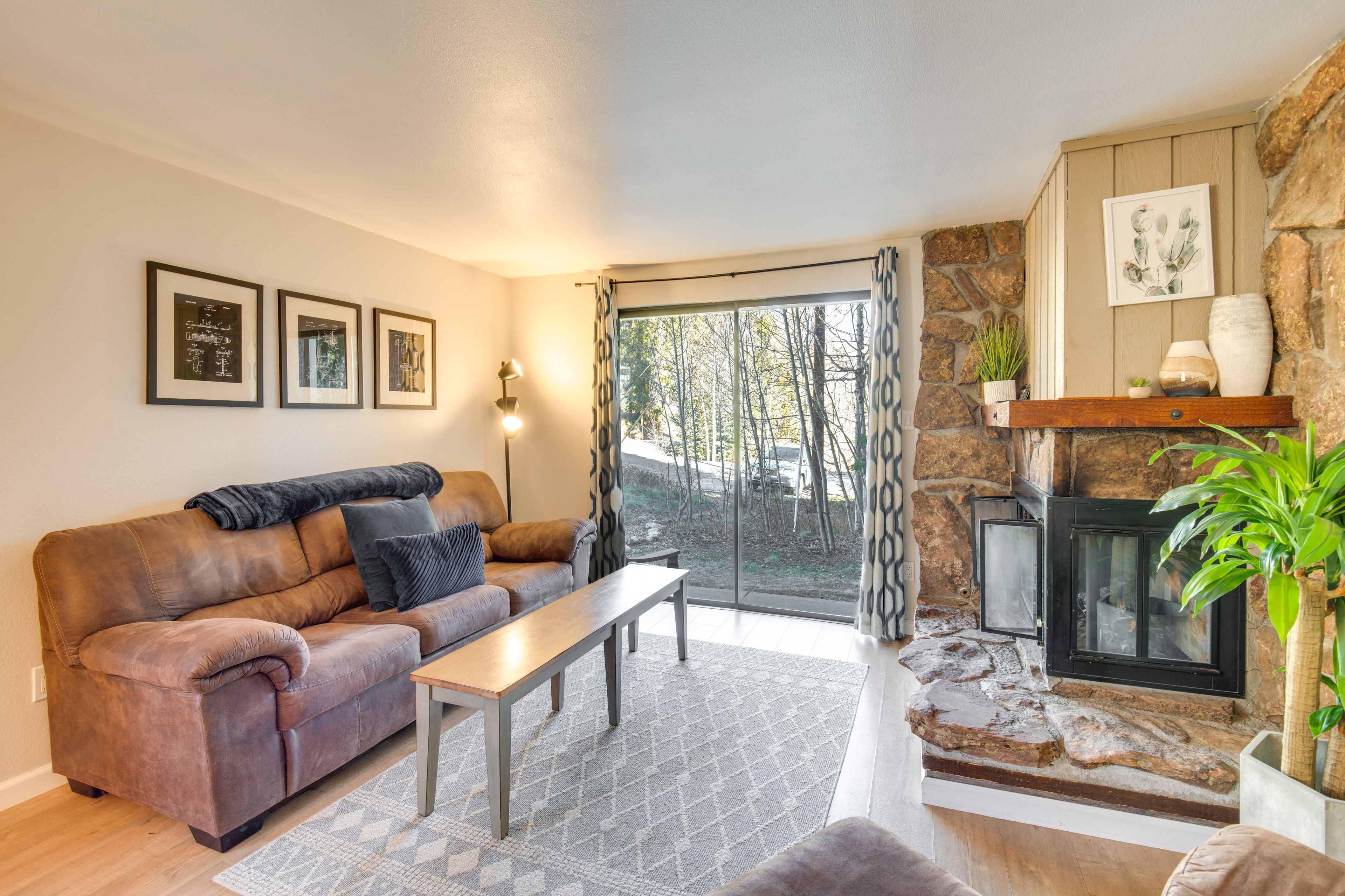 Living Room | Full Sleeper Sofa | Fireplace | Flat-Screen TV