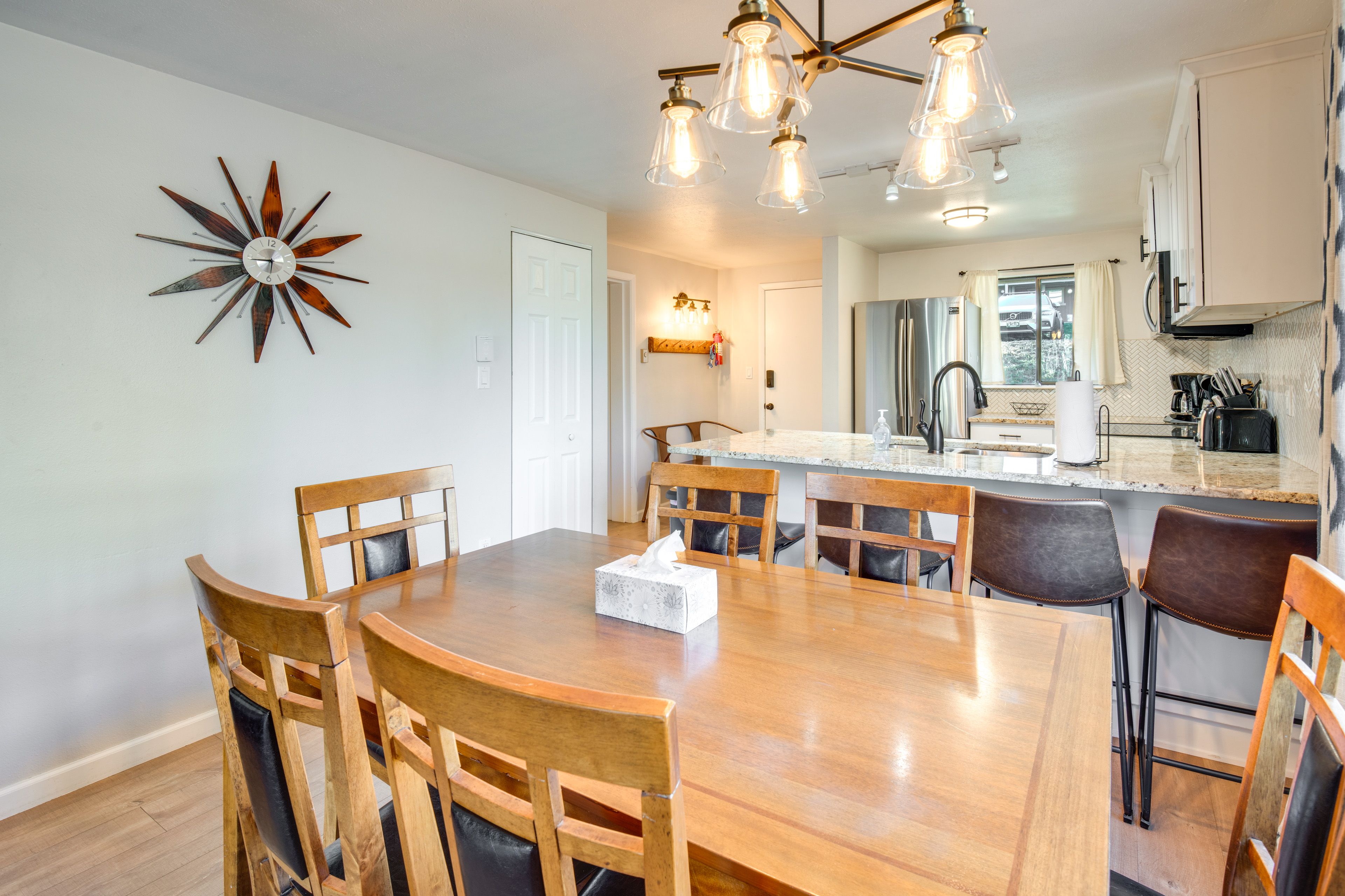 Dining Area | Dishware & Flatware Provided