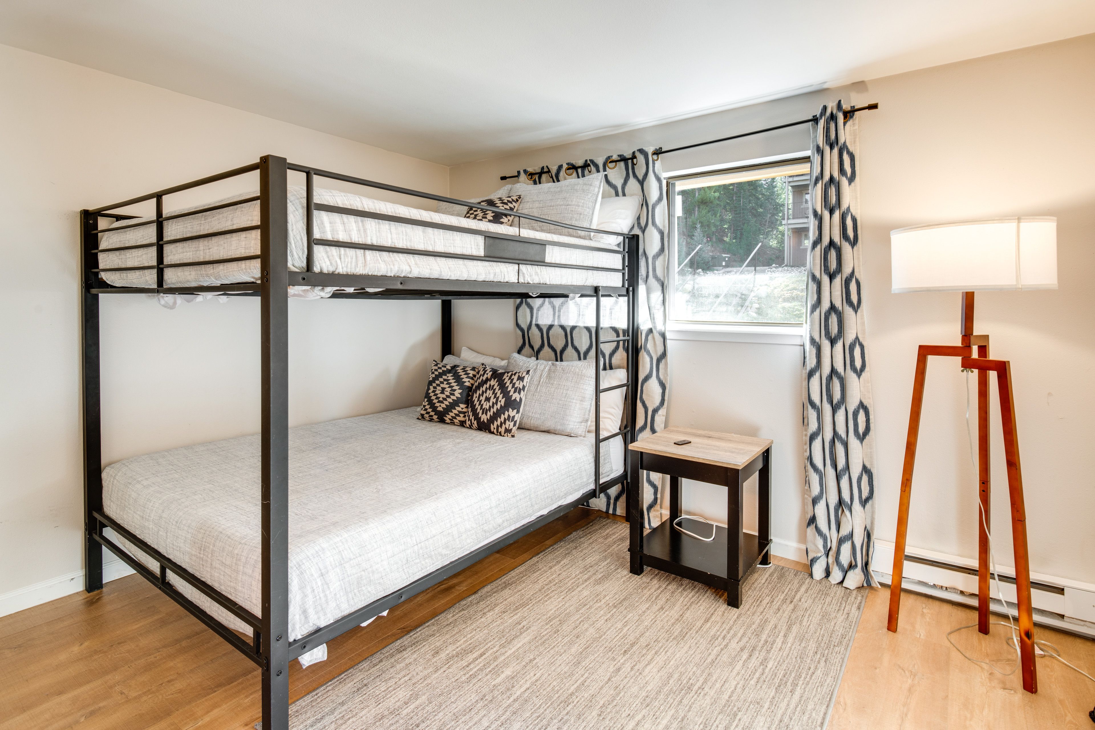 Bedroom 2 | Queen Bunk Bed