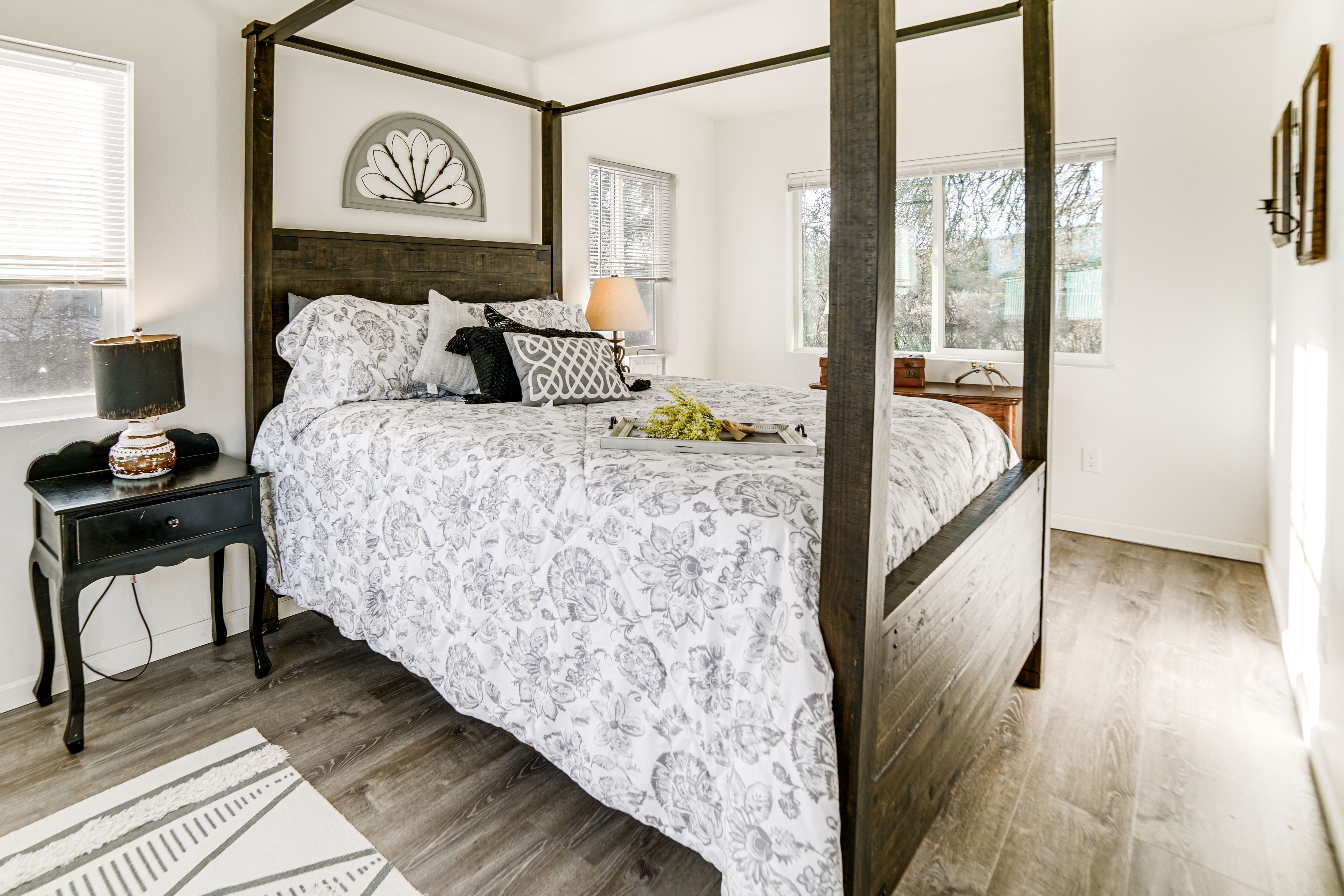 Bedroom 1 | Queen Bed