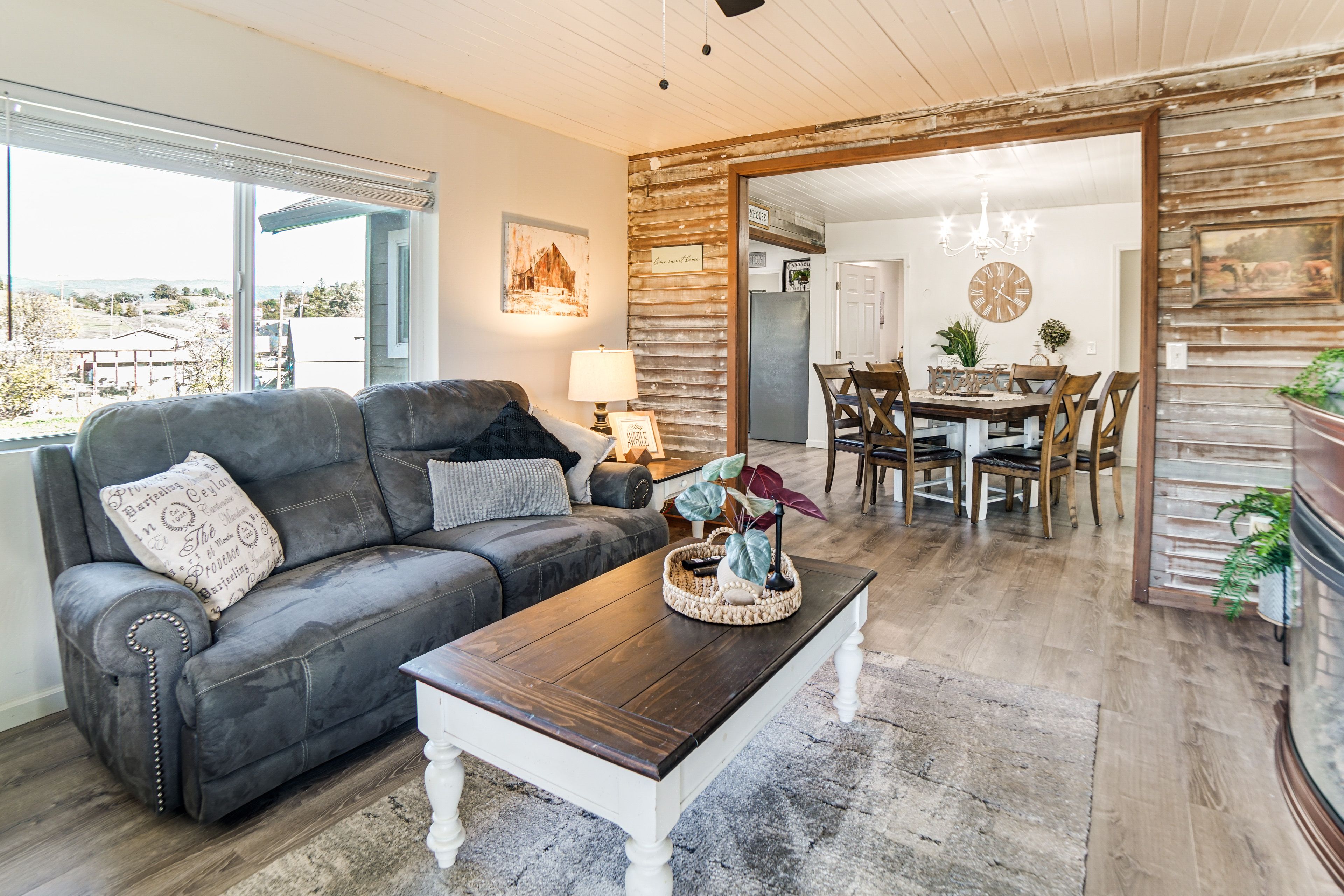 Living Room | Free WiFi | Smart TV | Central A/C