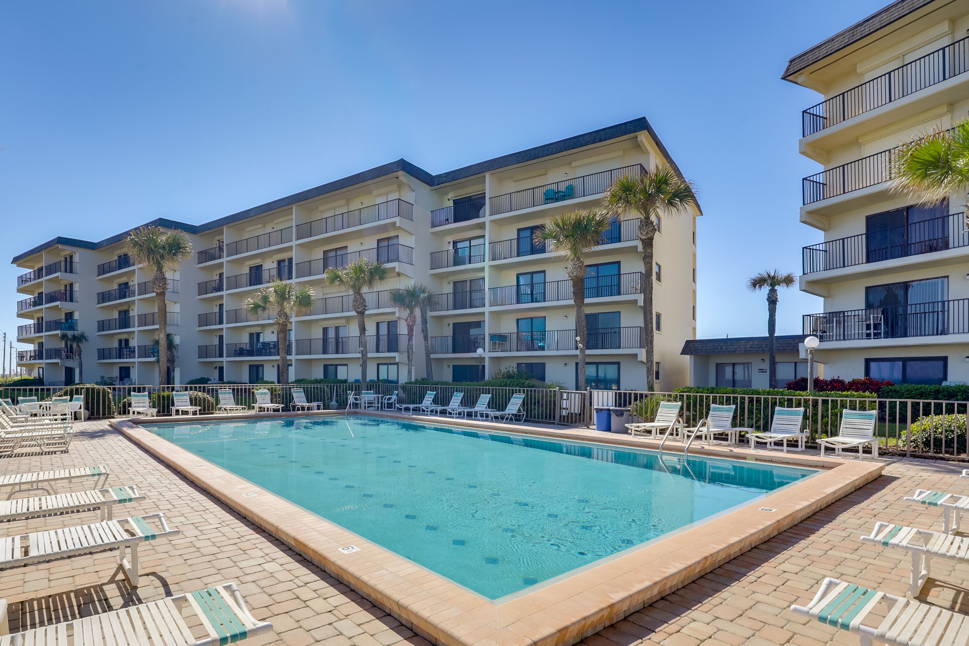 Ocean Watch Condominiums | Community Amenities | Outdoor Pool