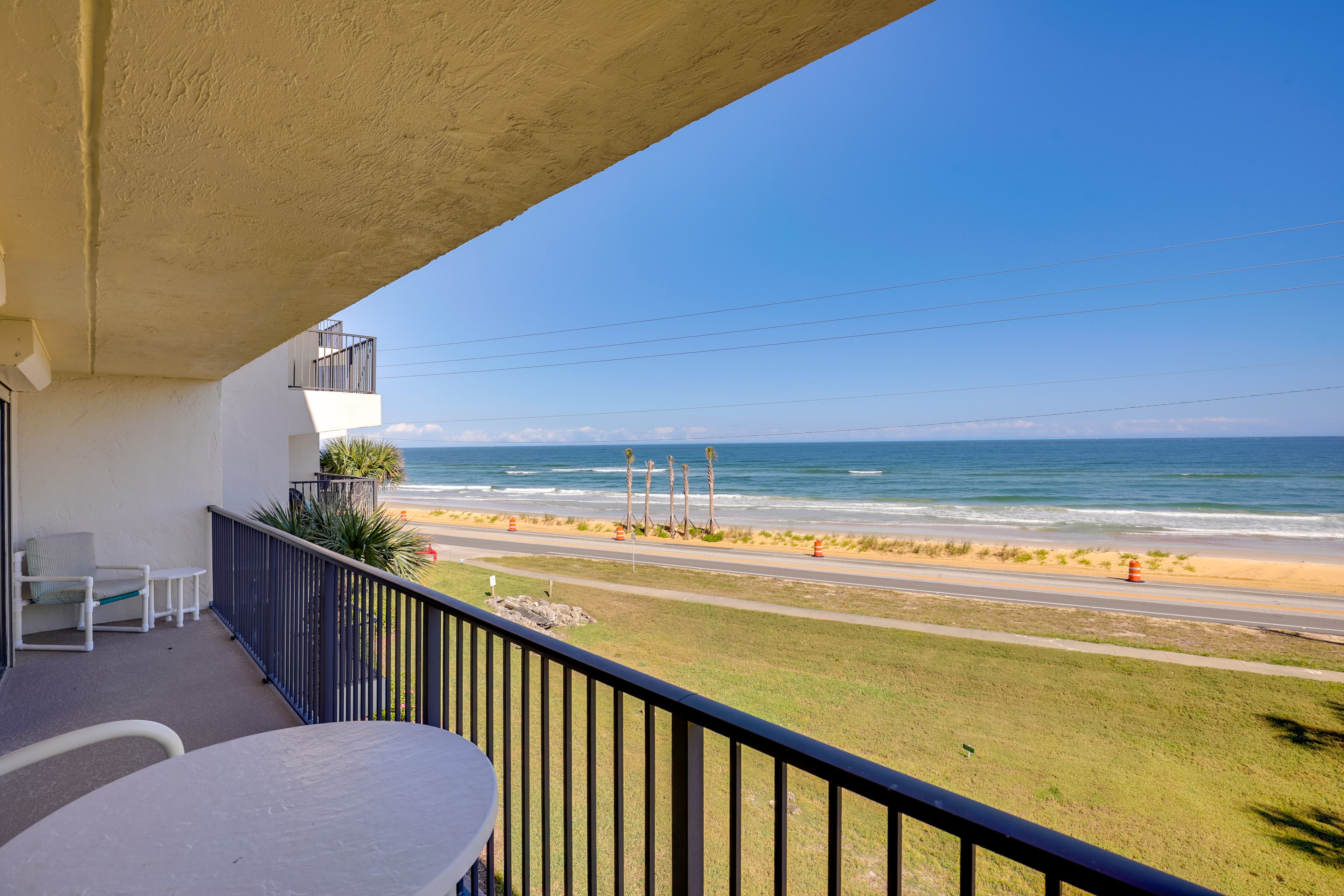 Private Balcony | Outdoor Dining
