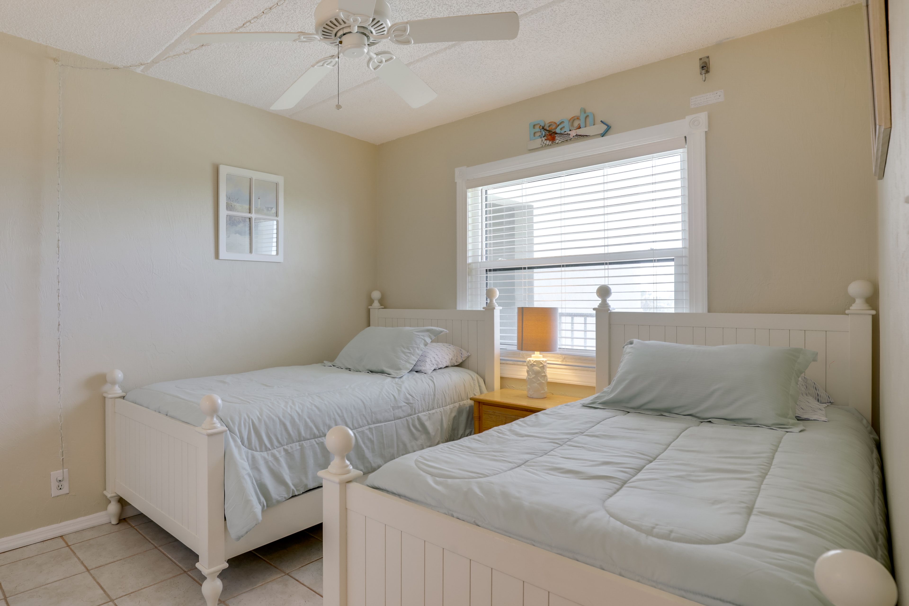 Bedroom 2 | 2 Twin Beds