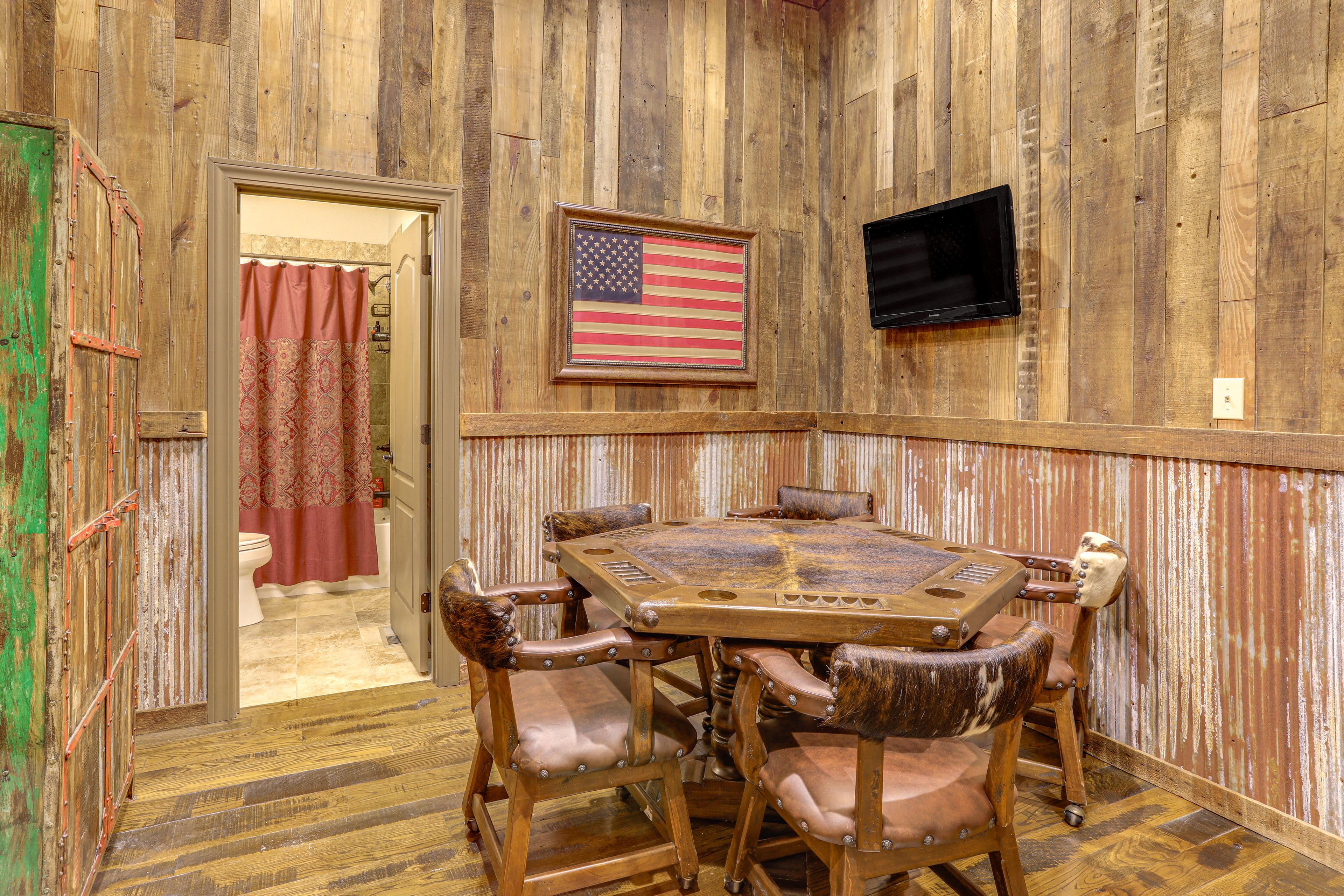 Poker Table | Smart TV | 2nd Floor