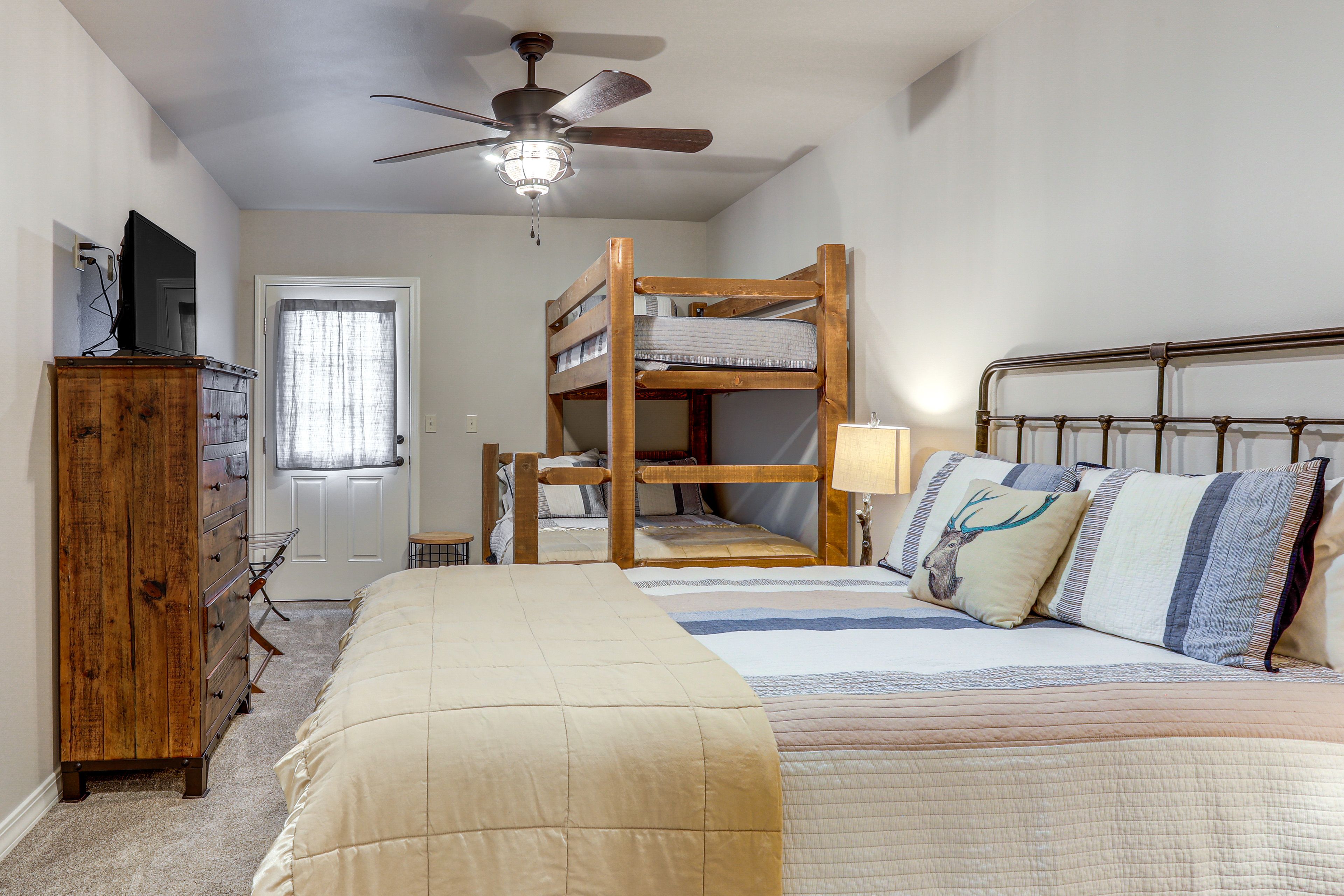 Bedroom 4 | Queen Bed | Twin/Full Bunk Bed | 1st Floor