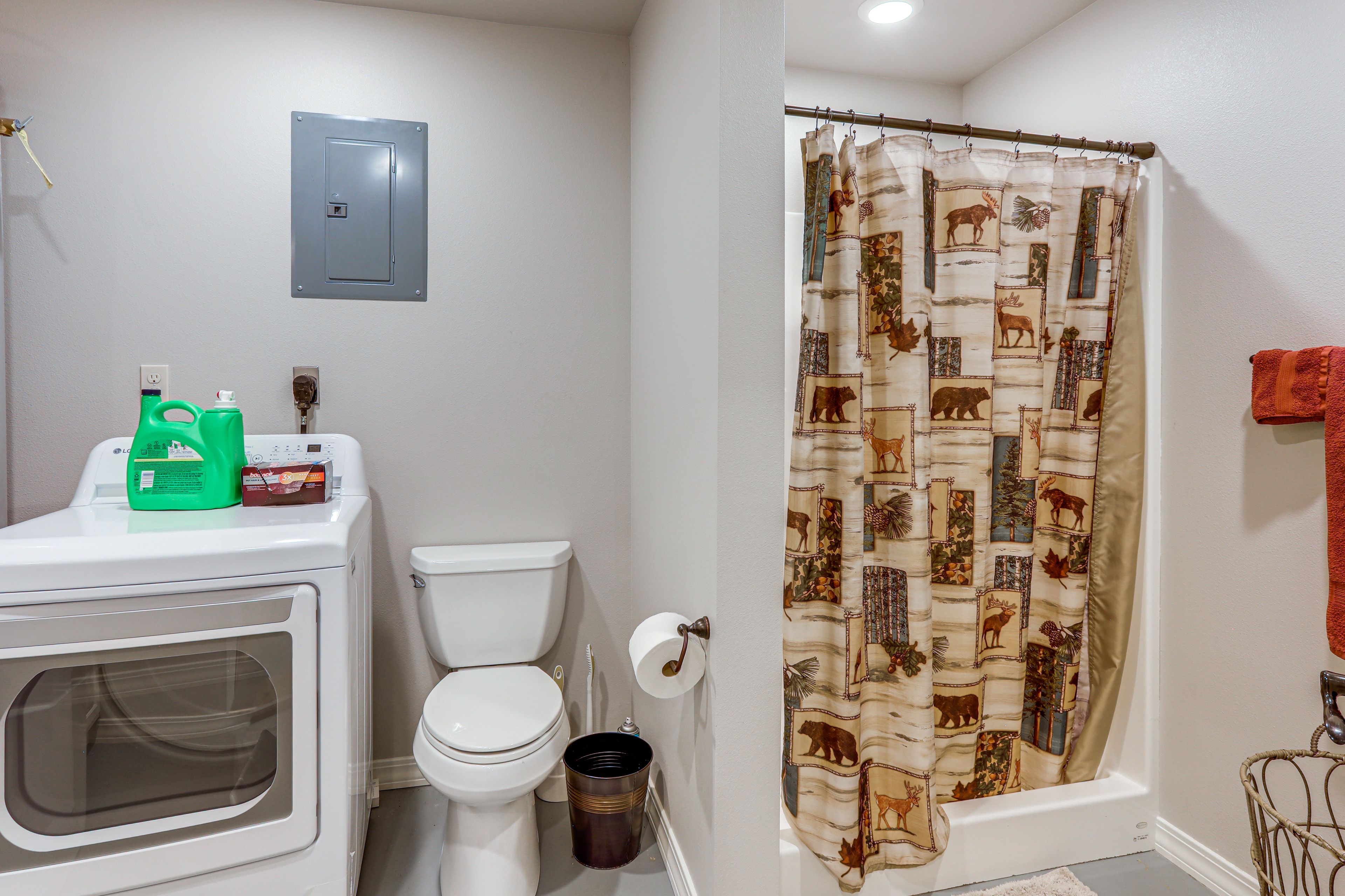 Bathroom | Washer/Dryer | 1st Floor