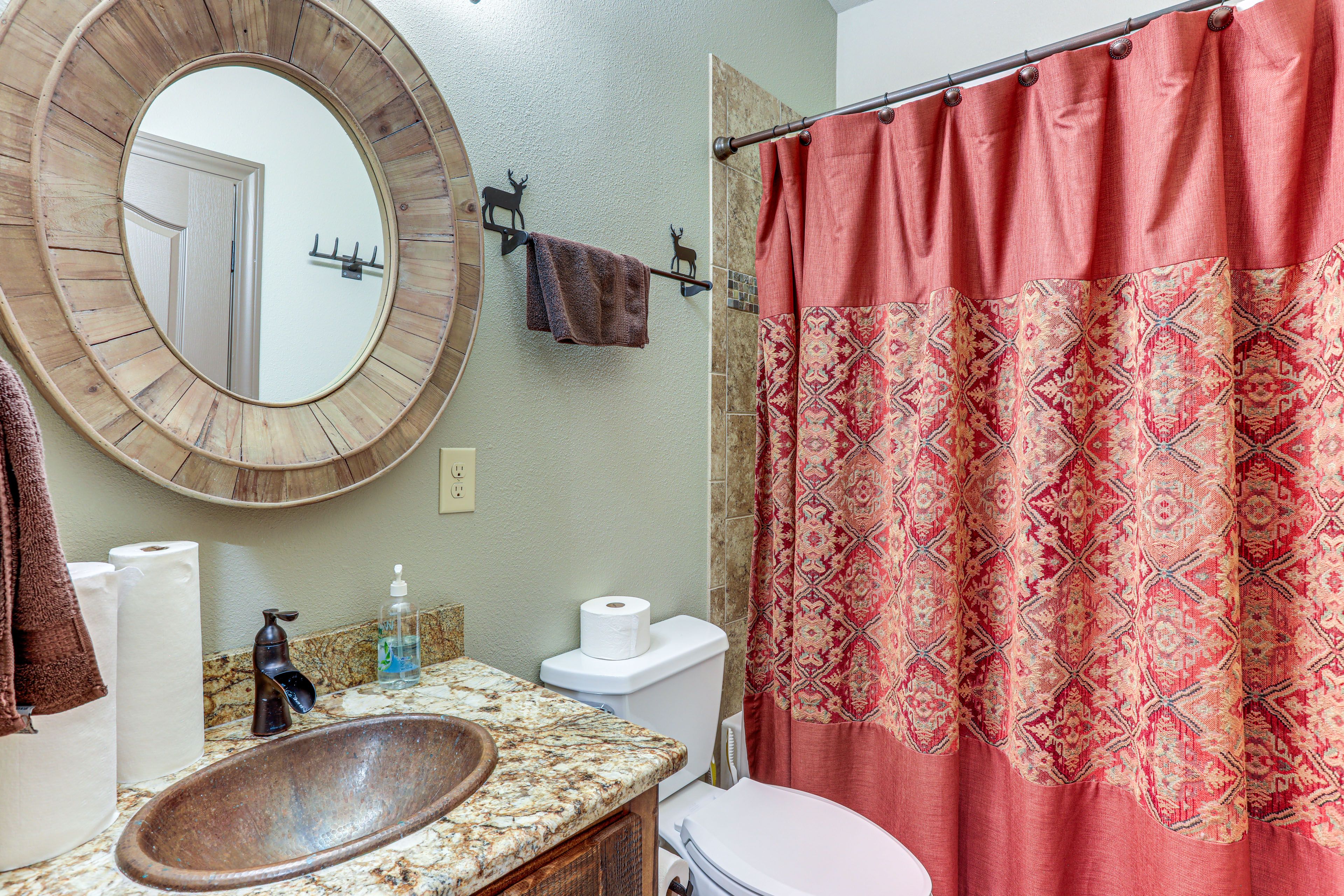 Bathroom | 2nd Floor