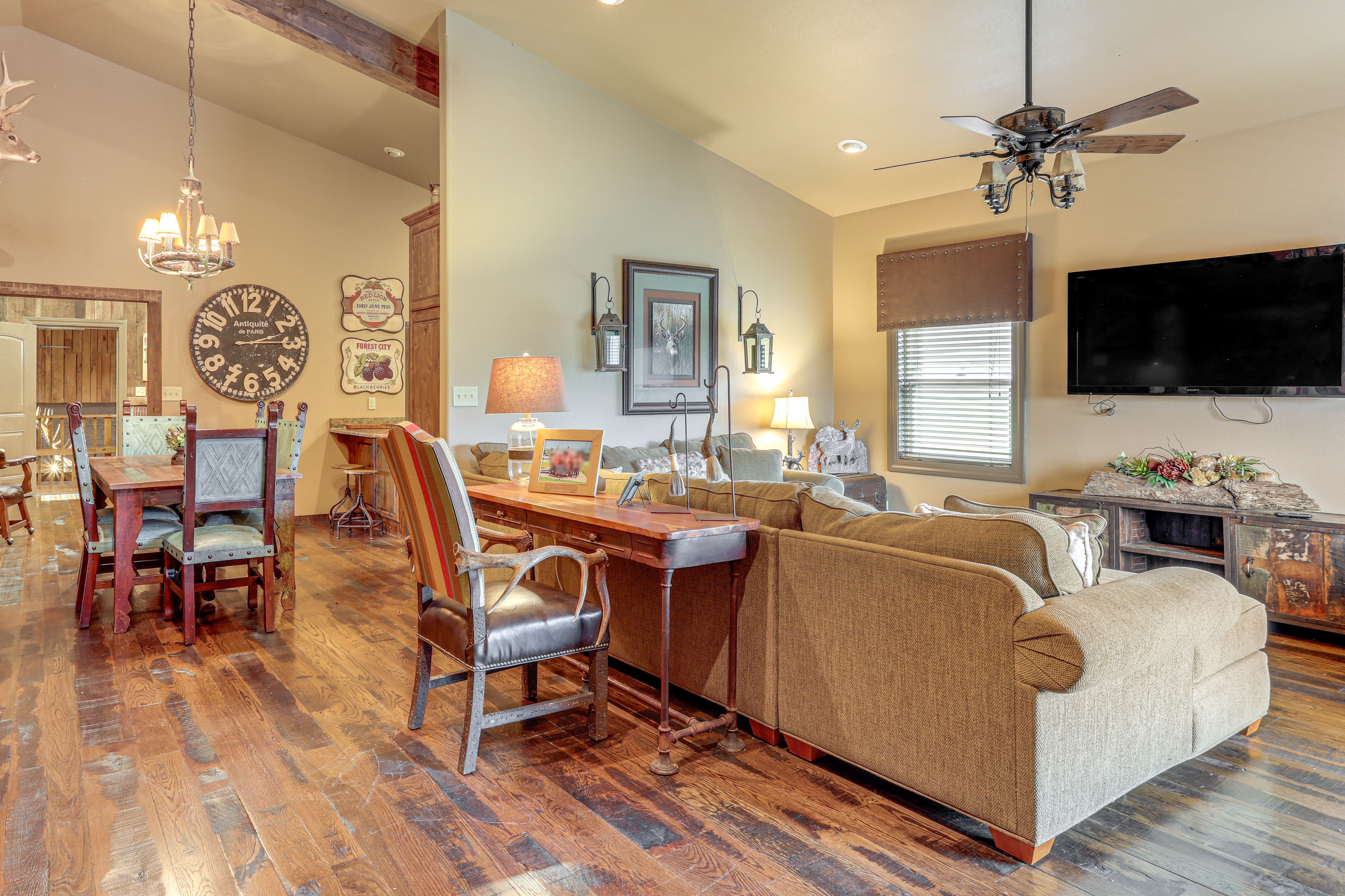 Living Room | Smart TV | 2nd Floor