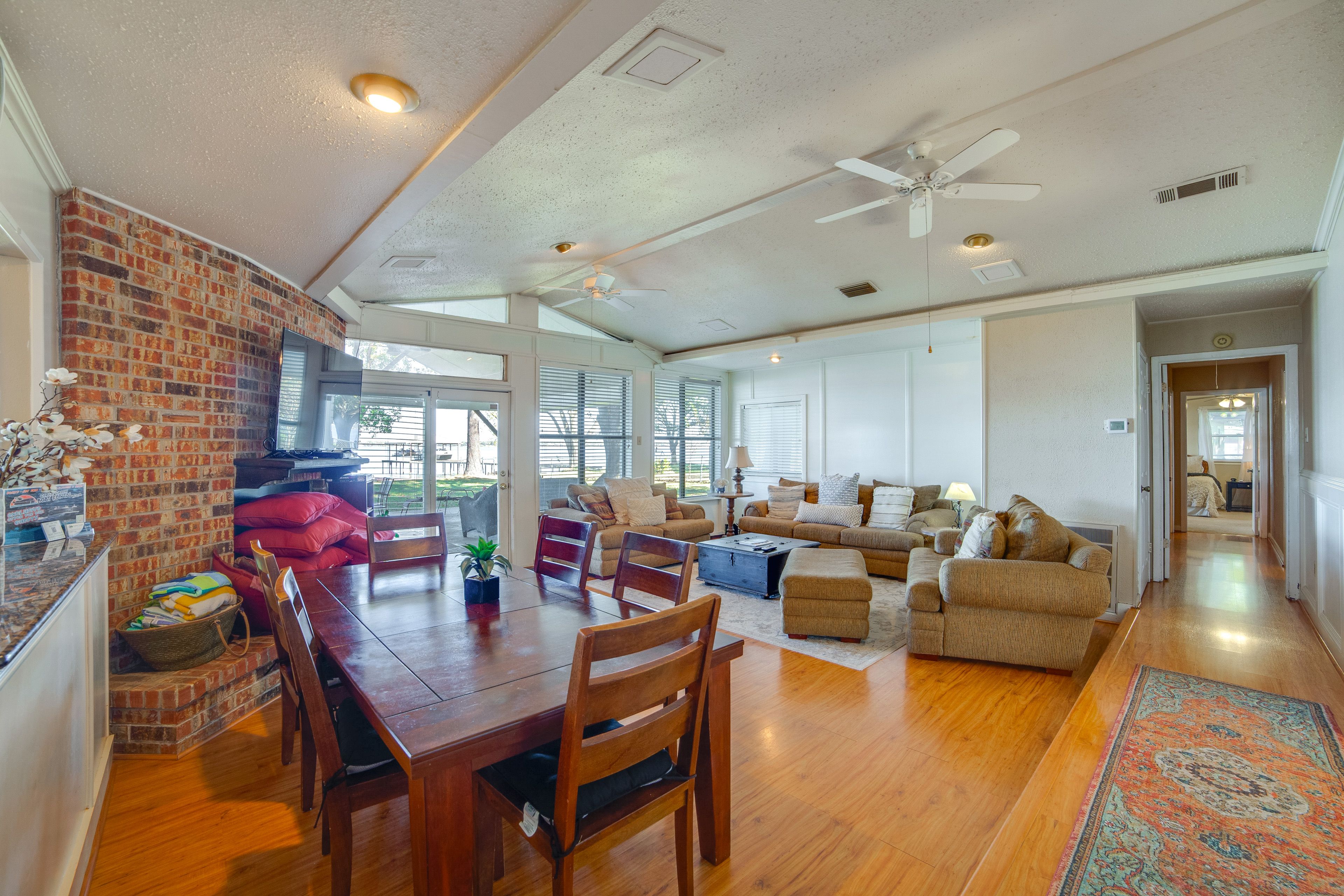 Interior | Central A/C & Heating | Free WiFi