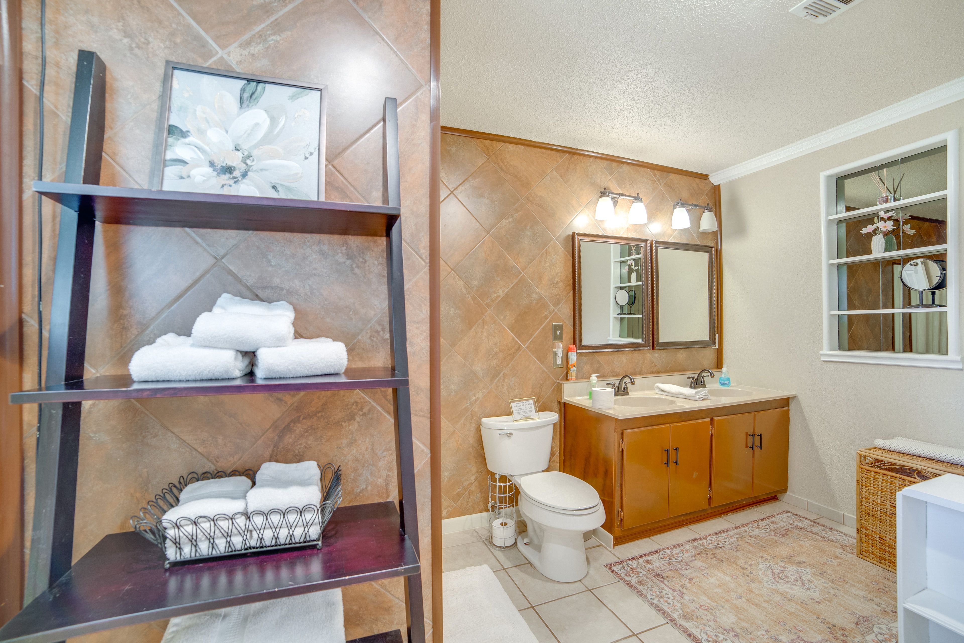 En-Suite Bathroom | Towels Provided