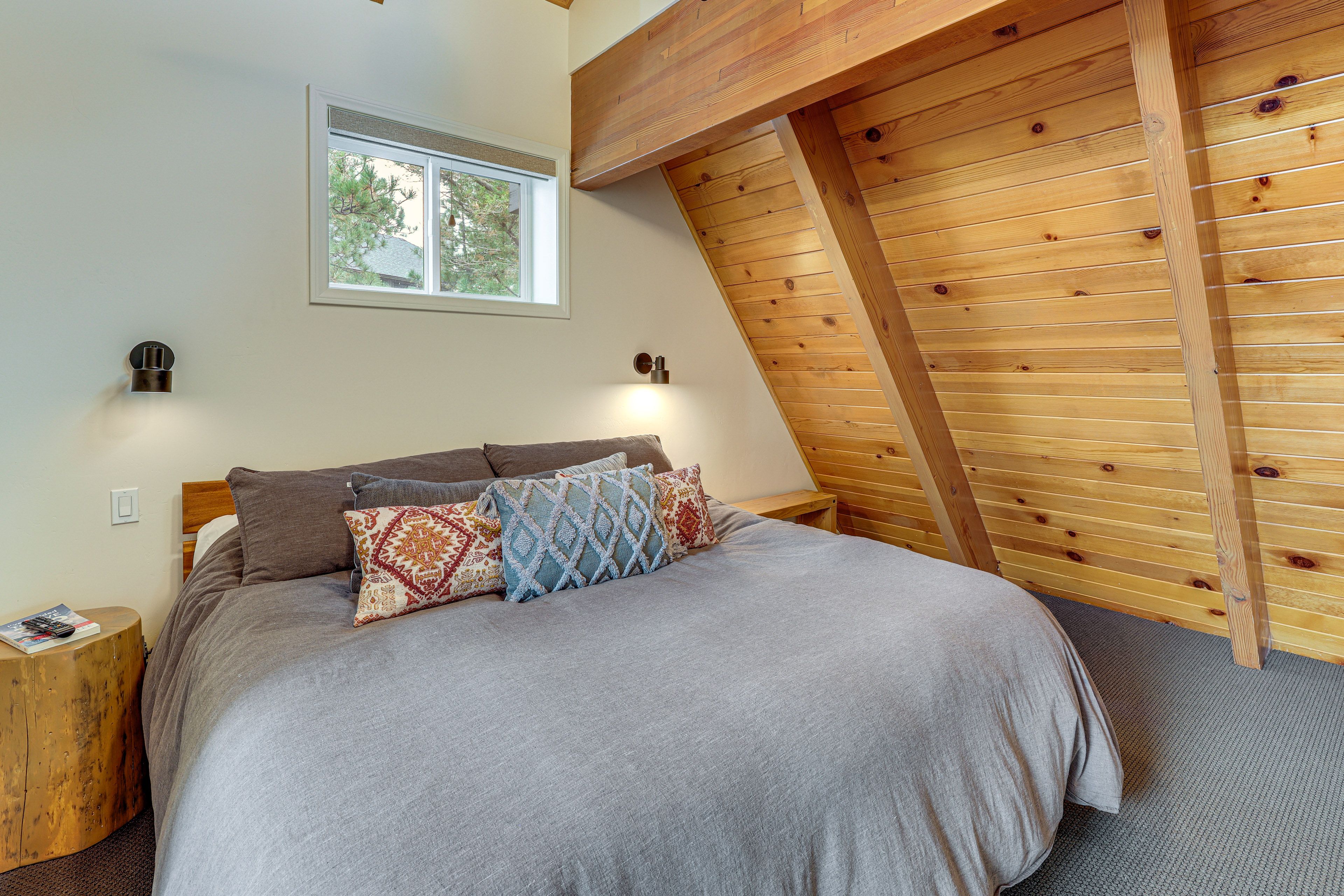 Bedroom 3 | Upper Level | King Bed | Queen Futon | Desk | Smart TV