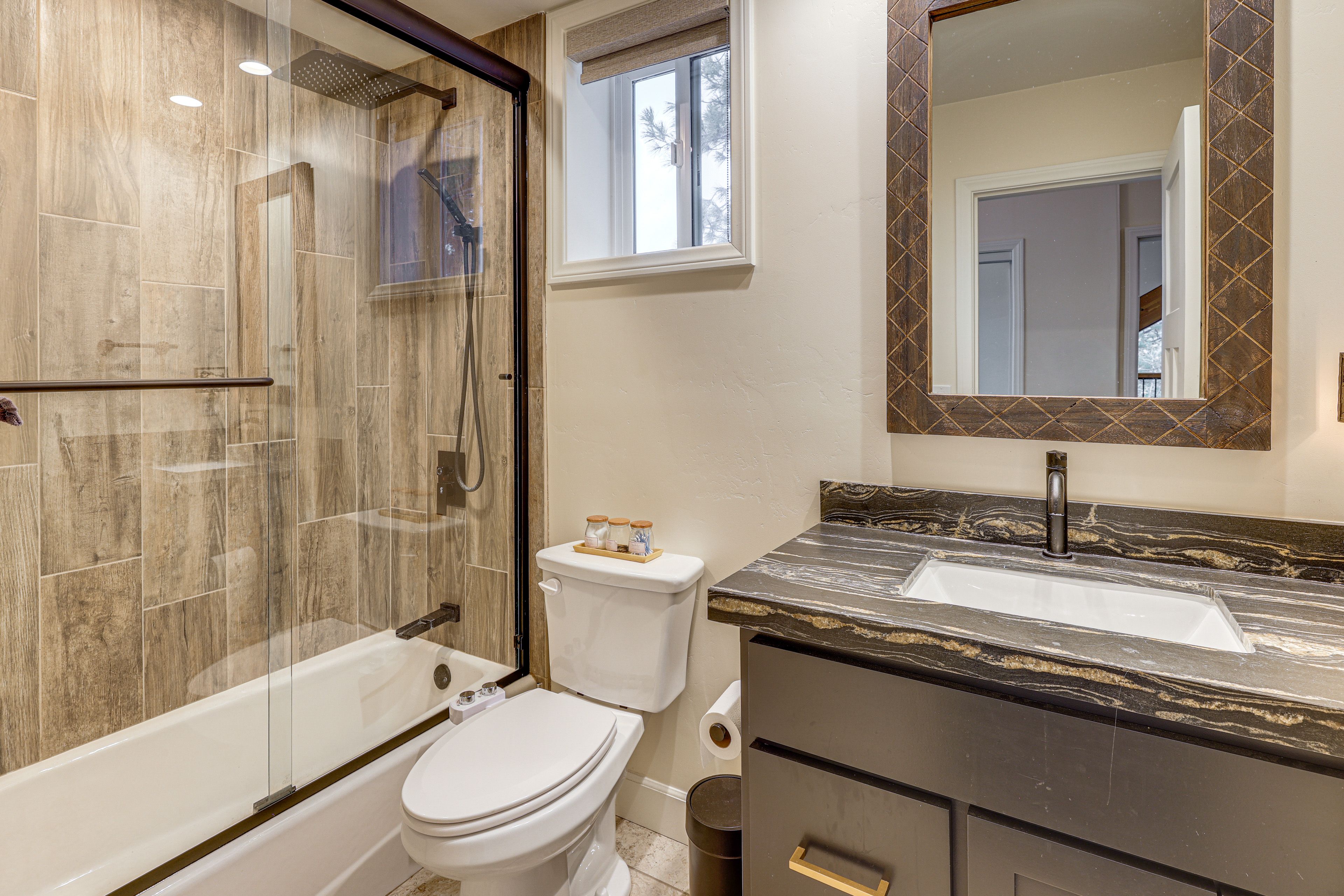 Full Bathroom | Upper Level